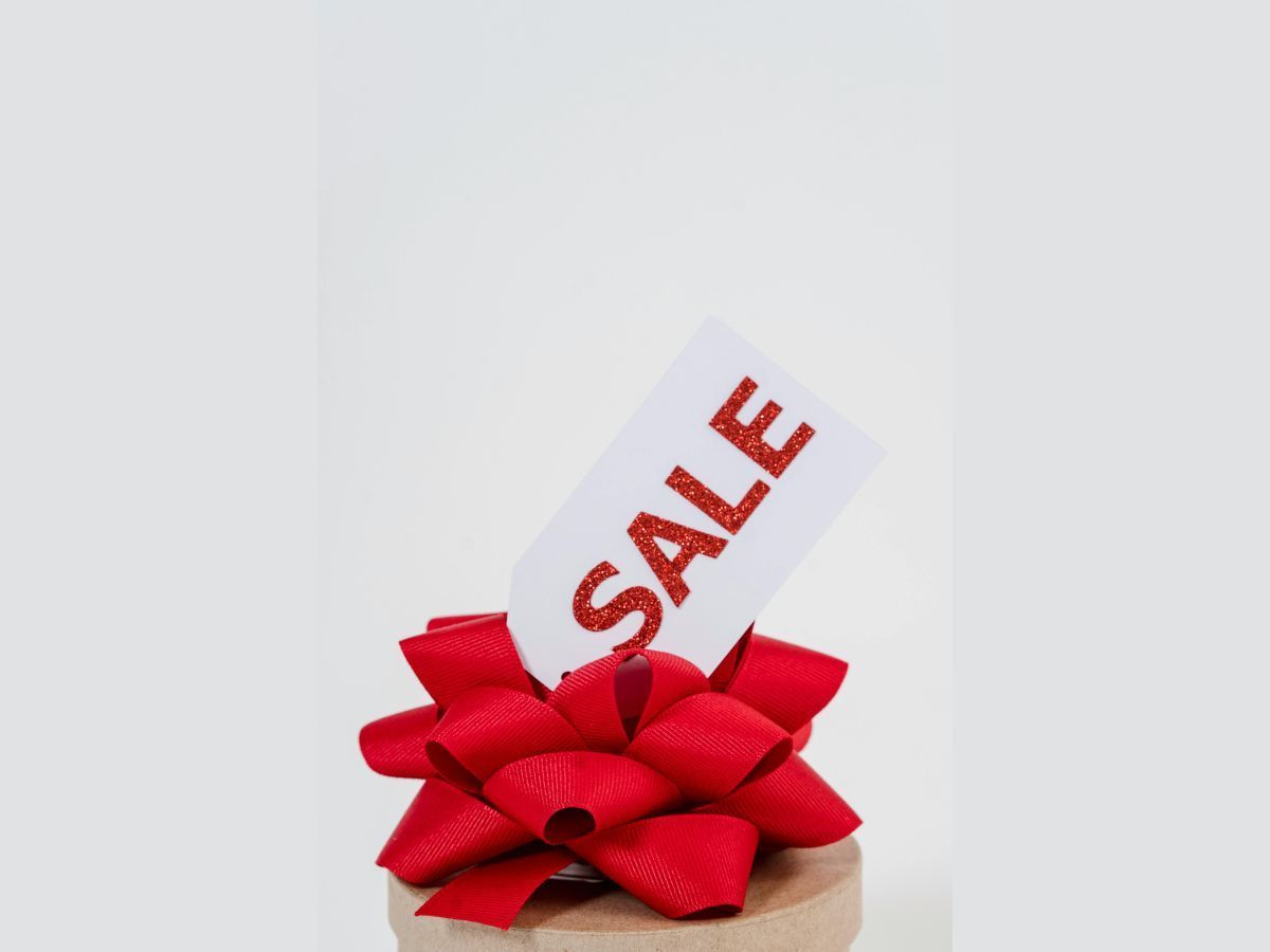 Boxing Day Sales are here! (Image via Pexels)