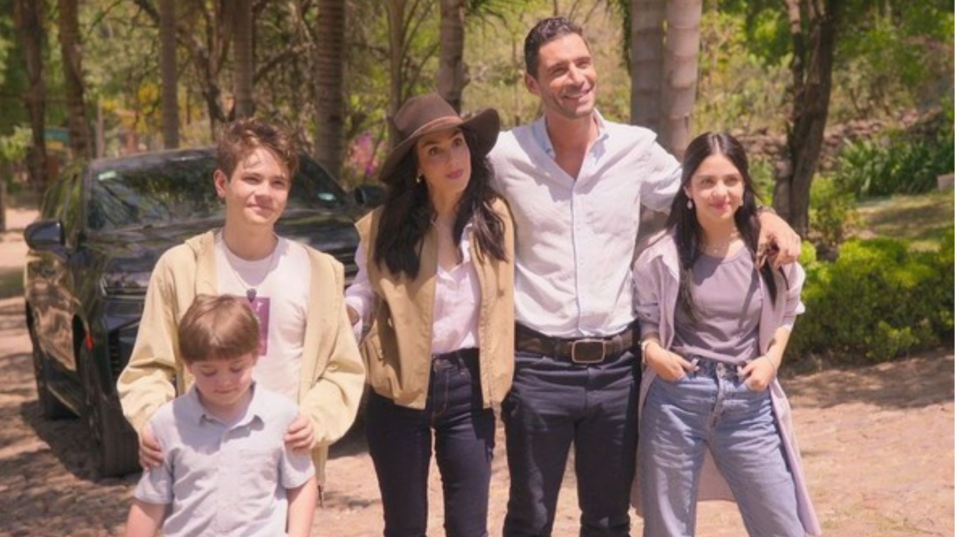 Matias with the kids and Jimena (Image Source: Netflix)