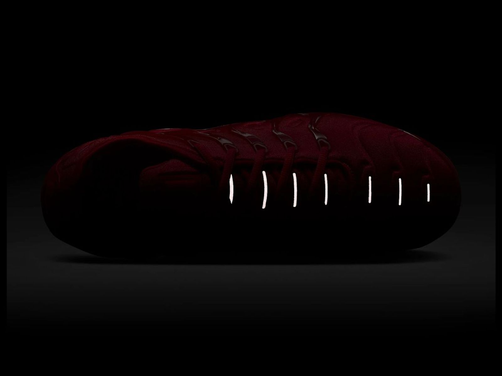 vapormax plus triple red