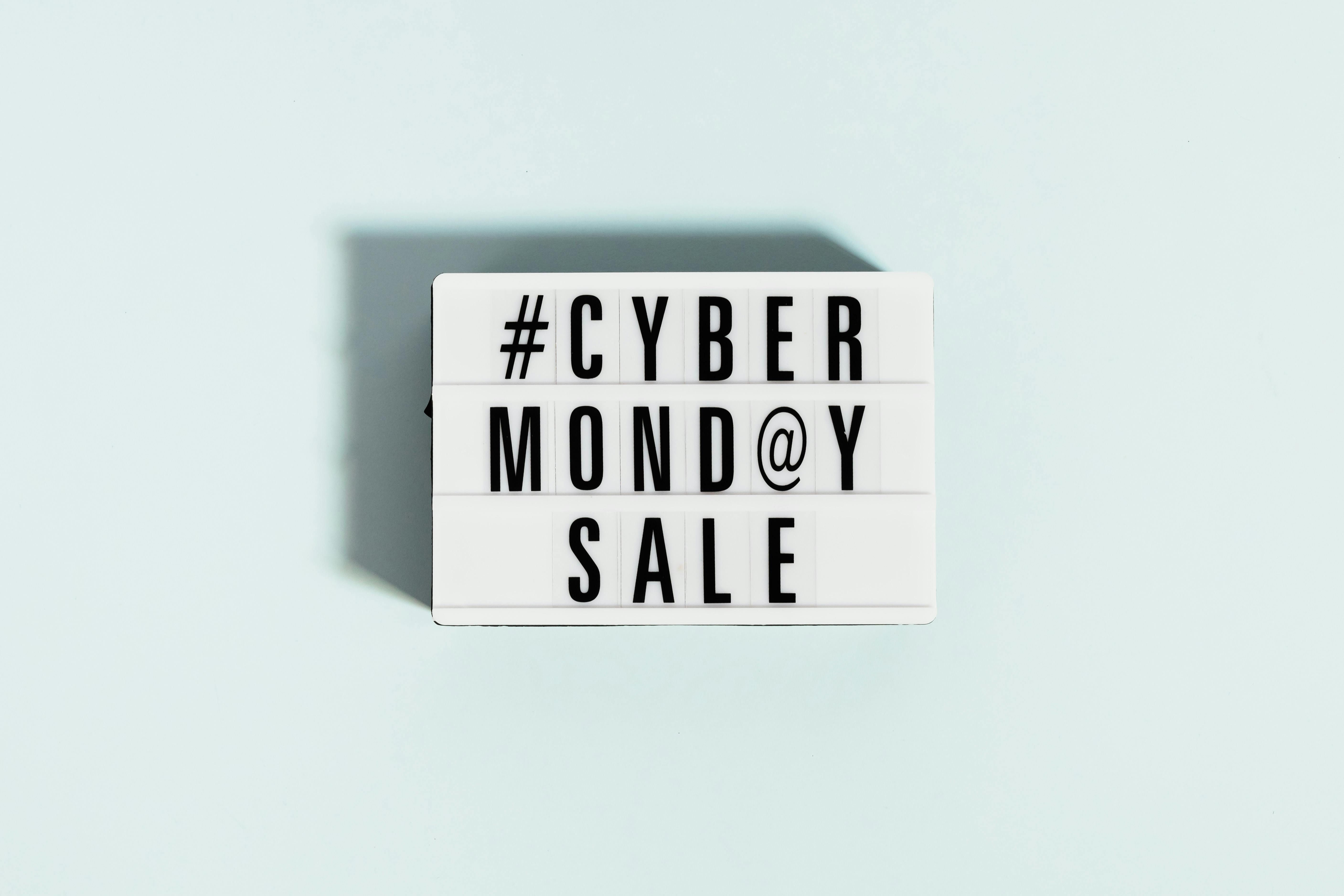 Cyber Monday deals that are too good to miss. (Image via Pexels/ Karolina Grabowska)