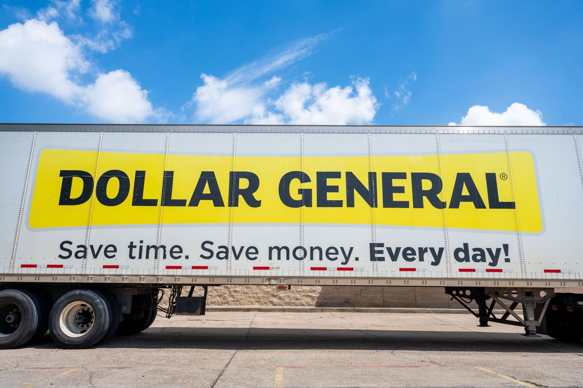 Dollar General is one of the go-to grocery stores for people across the nation (Image via Getty)