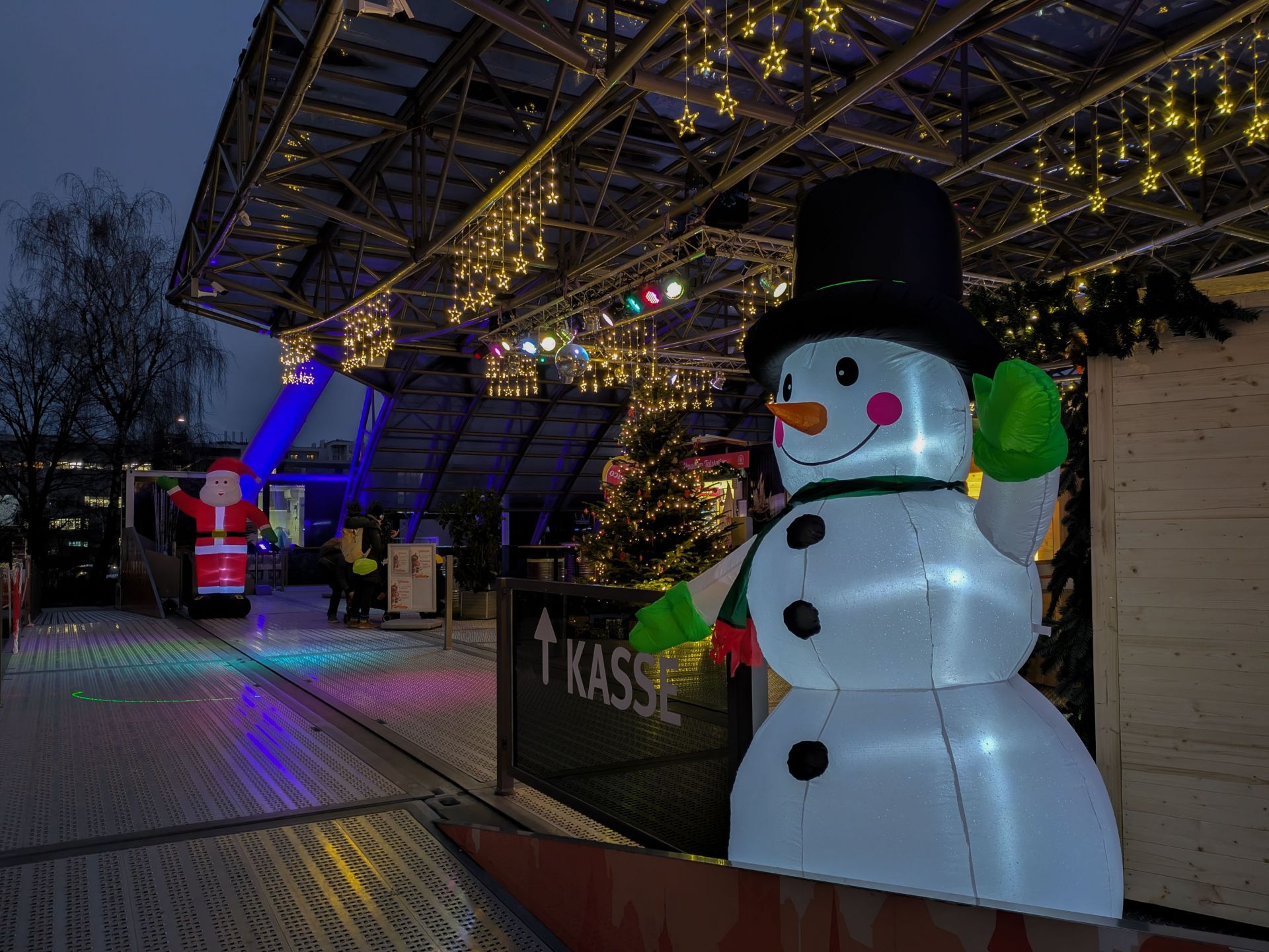 Christmas Market At Werksviertel-Mitte In Munich With A Mix Of Tradition And Unique International Flavors - Source: Getty