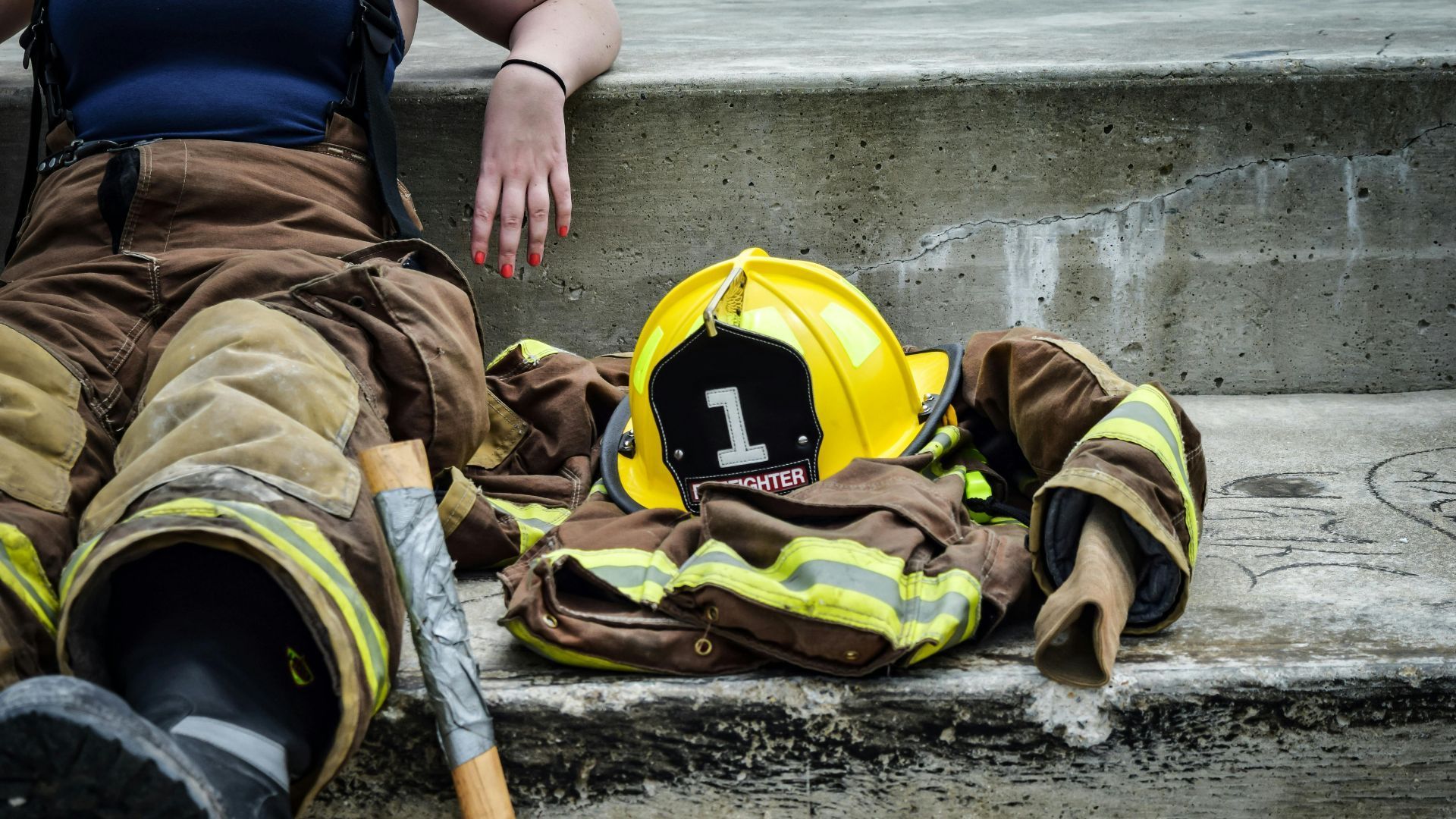 A firefighter (Image via Pexels)