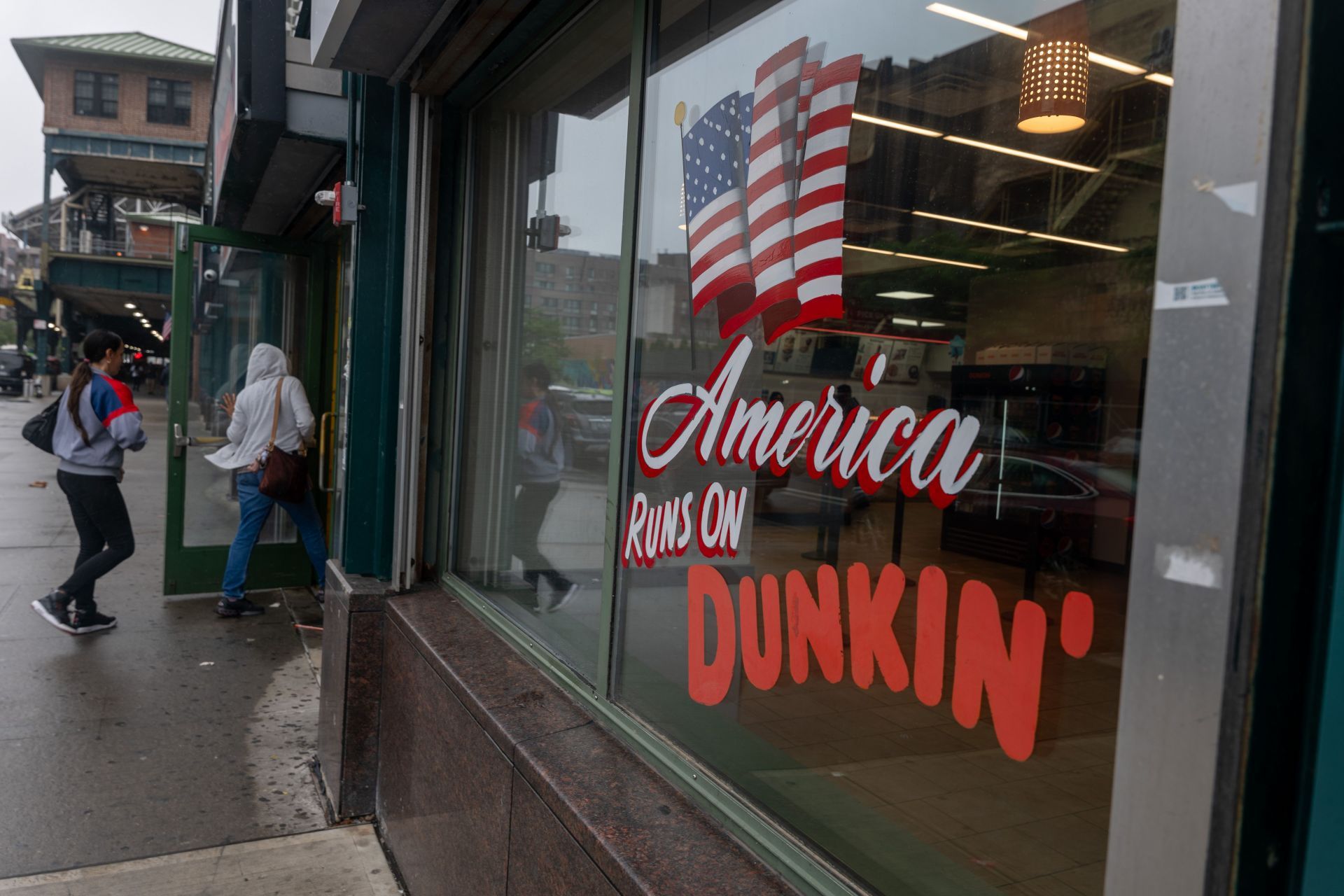 Dunkin Donuts (Image via Getty)