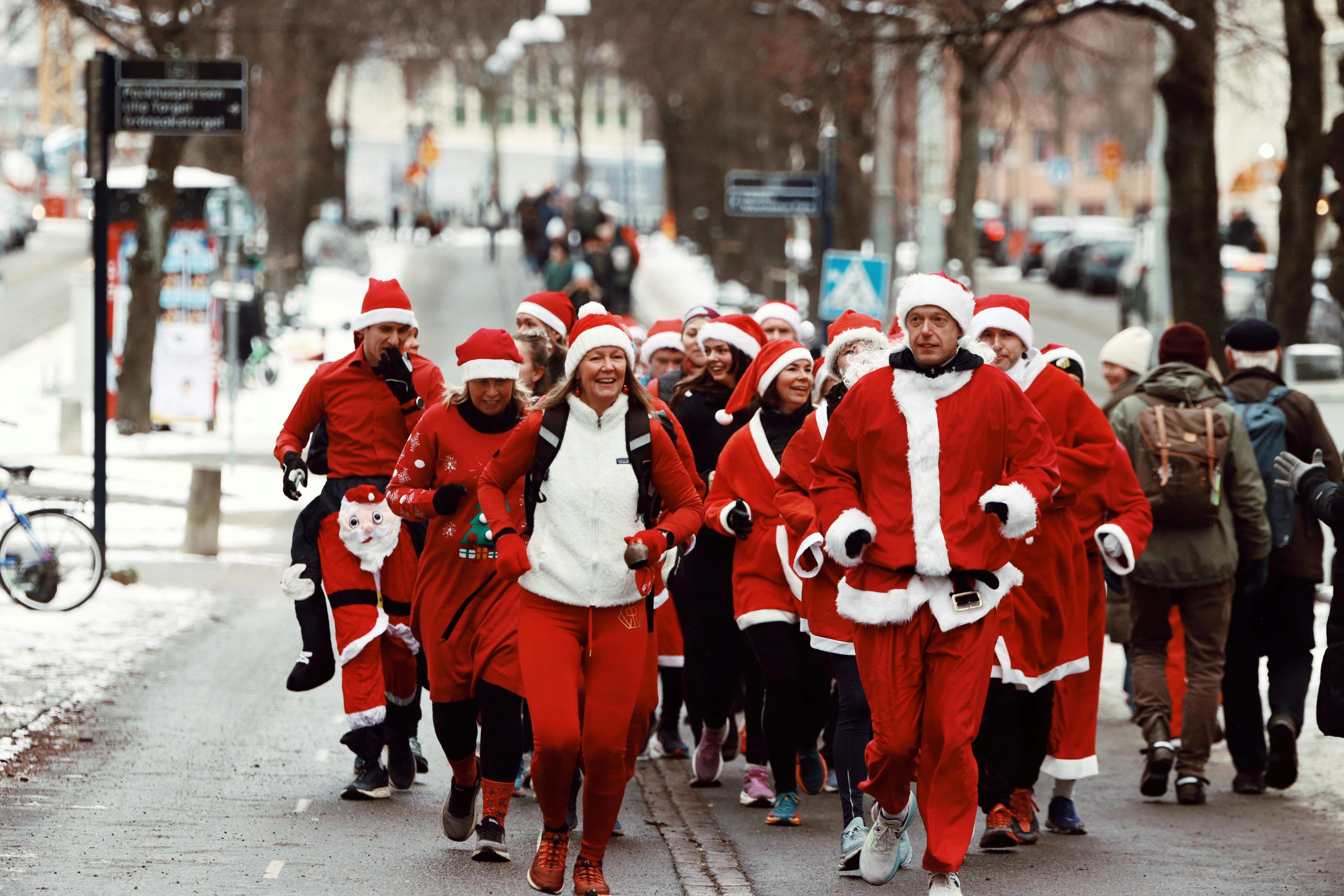 Fitness enthusiasts take care of their bodies even on festive days. (Image via Pexels/ Efrem Efre)