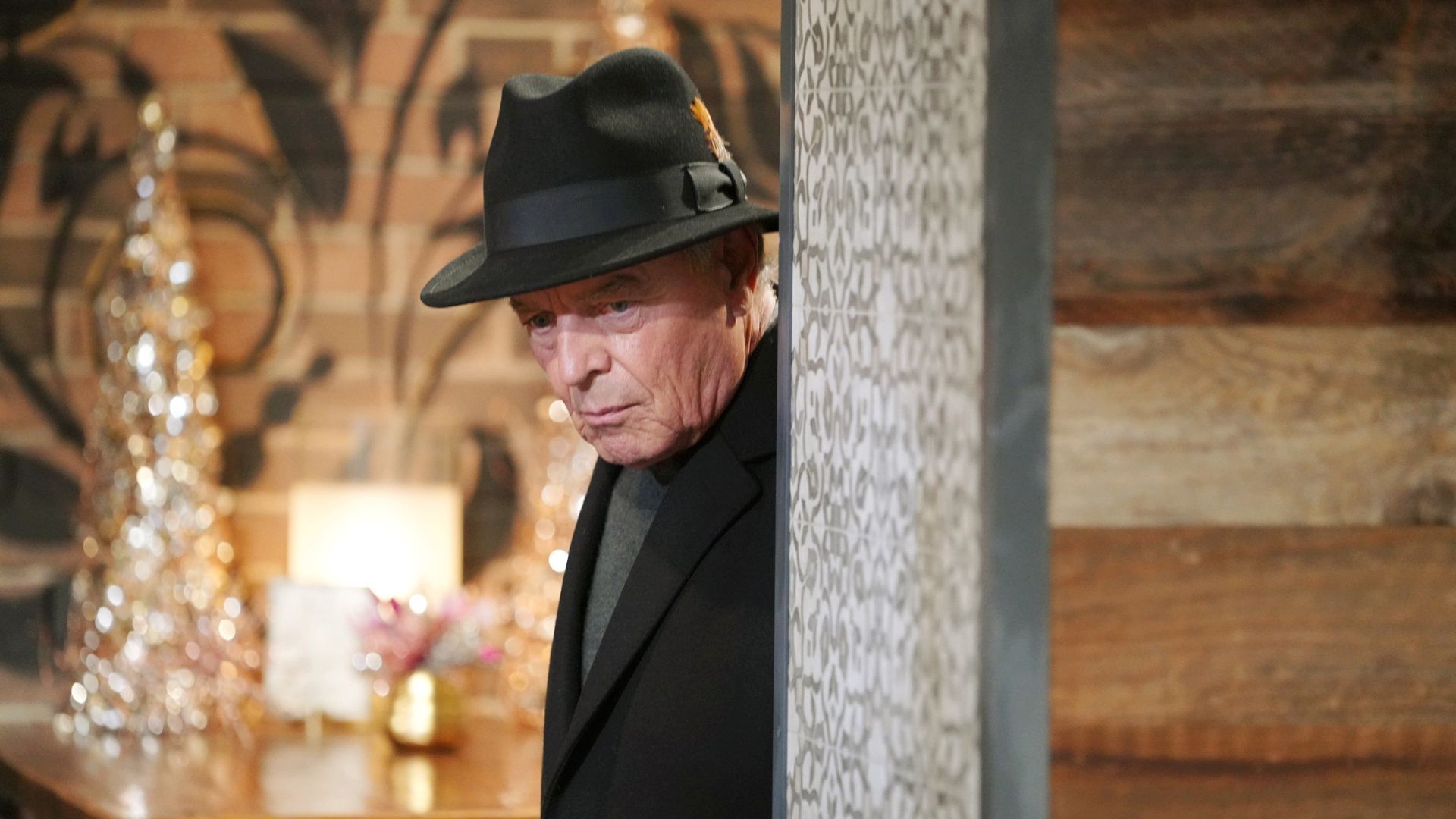 Ian Ward leaves the motel on The Young and the Restless | Image: JPI