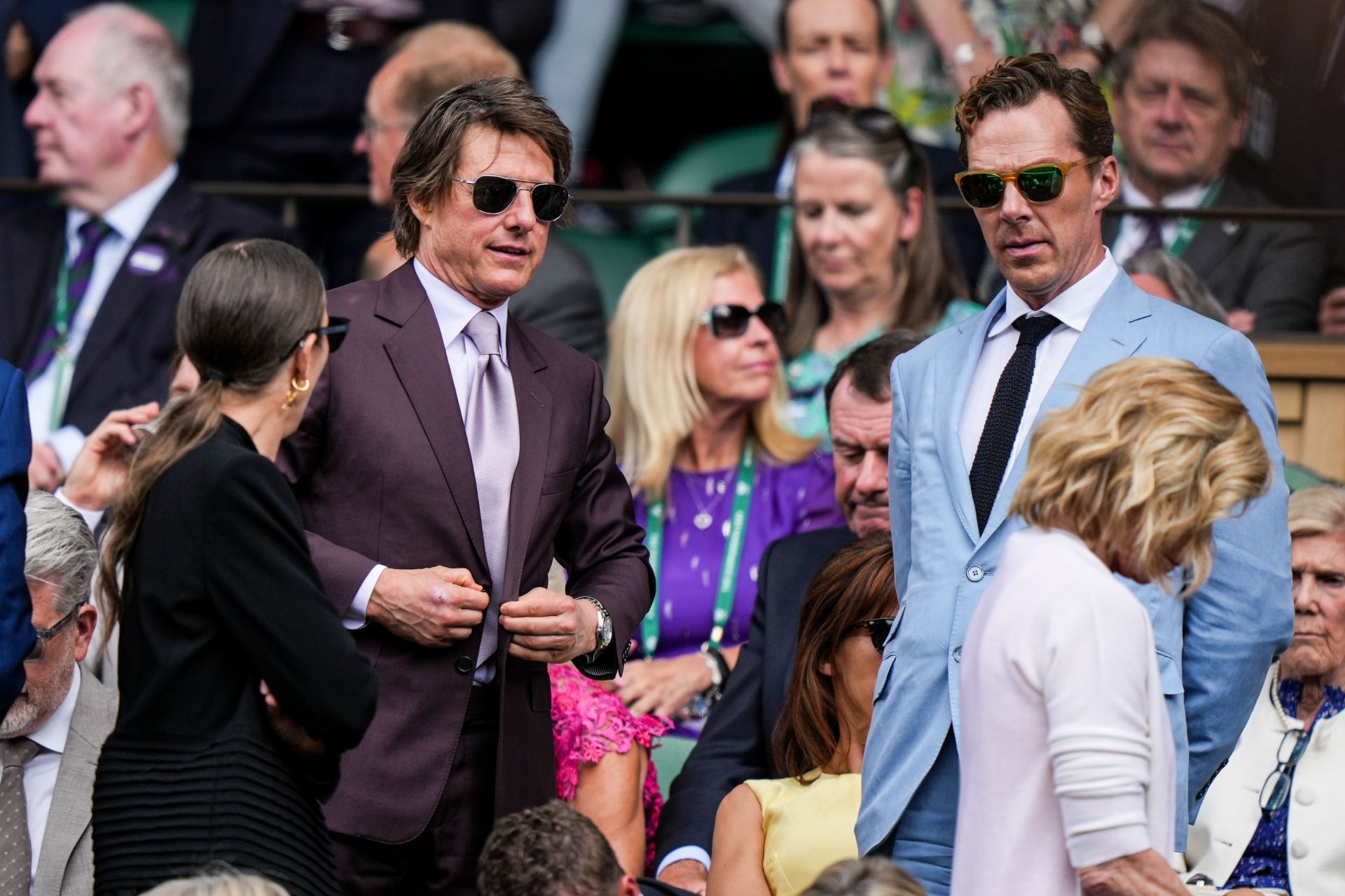 Tom Cruise (left) (Image via Getty)