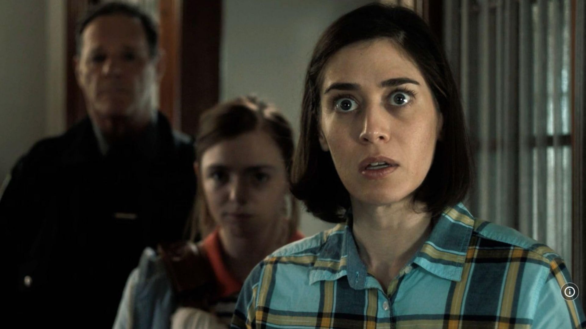 Lizzy Caplan as Annie Wilkes (Image via Hulu)