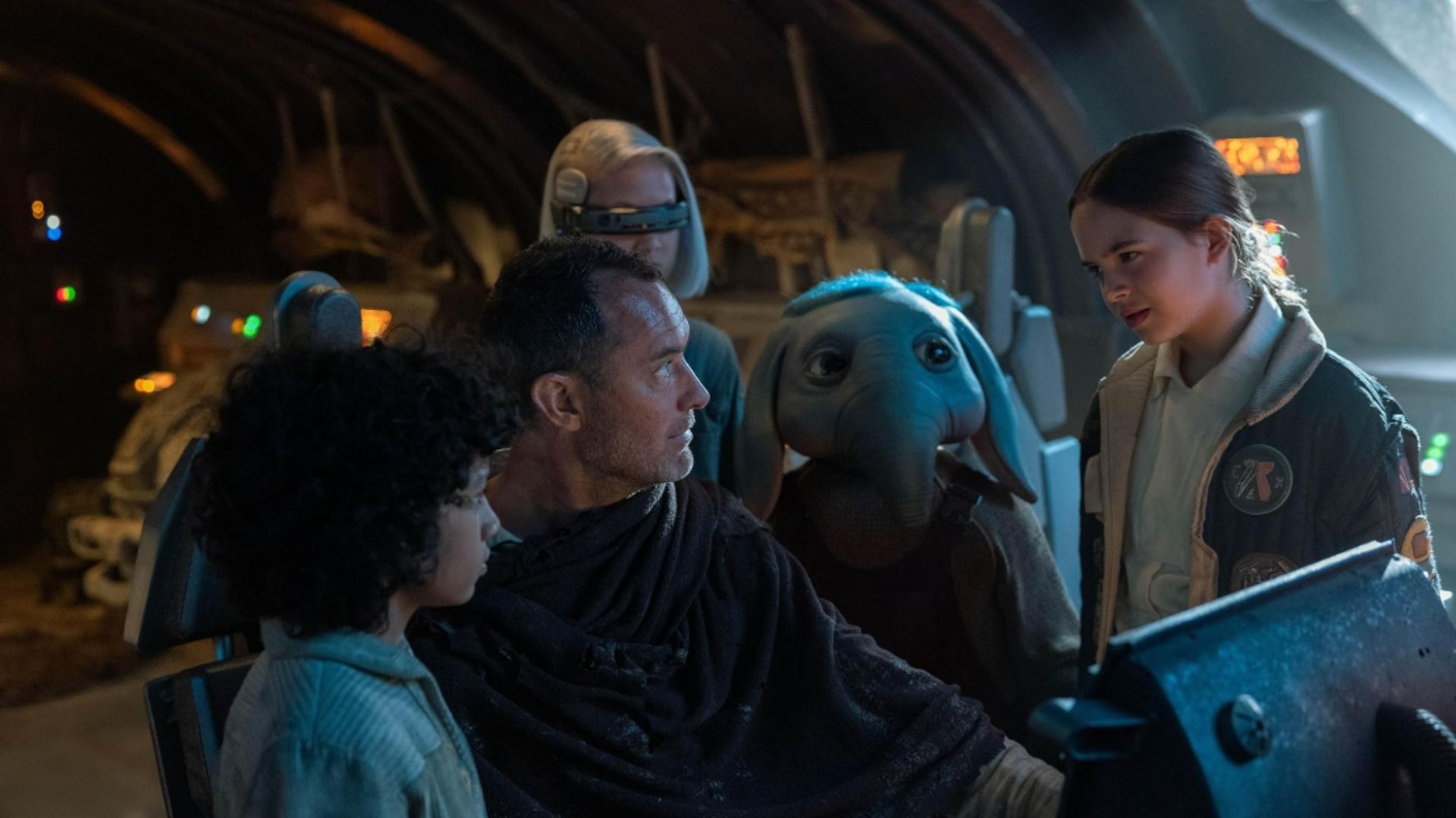 Jude Law, Kyriana Kratter, Ravi Cabot-Conyers, Ryan Kiera Armstrong, and Robert Timothy Smith in Star Wars: Skeleton Crew (Image via Disney+)