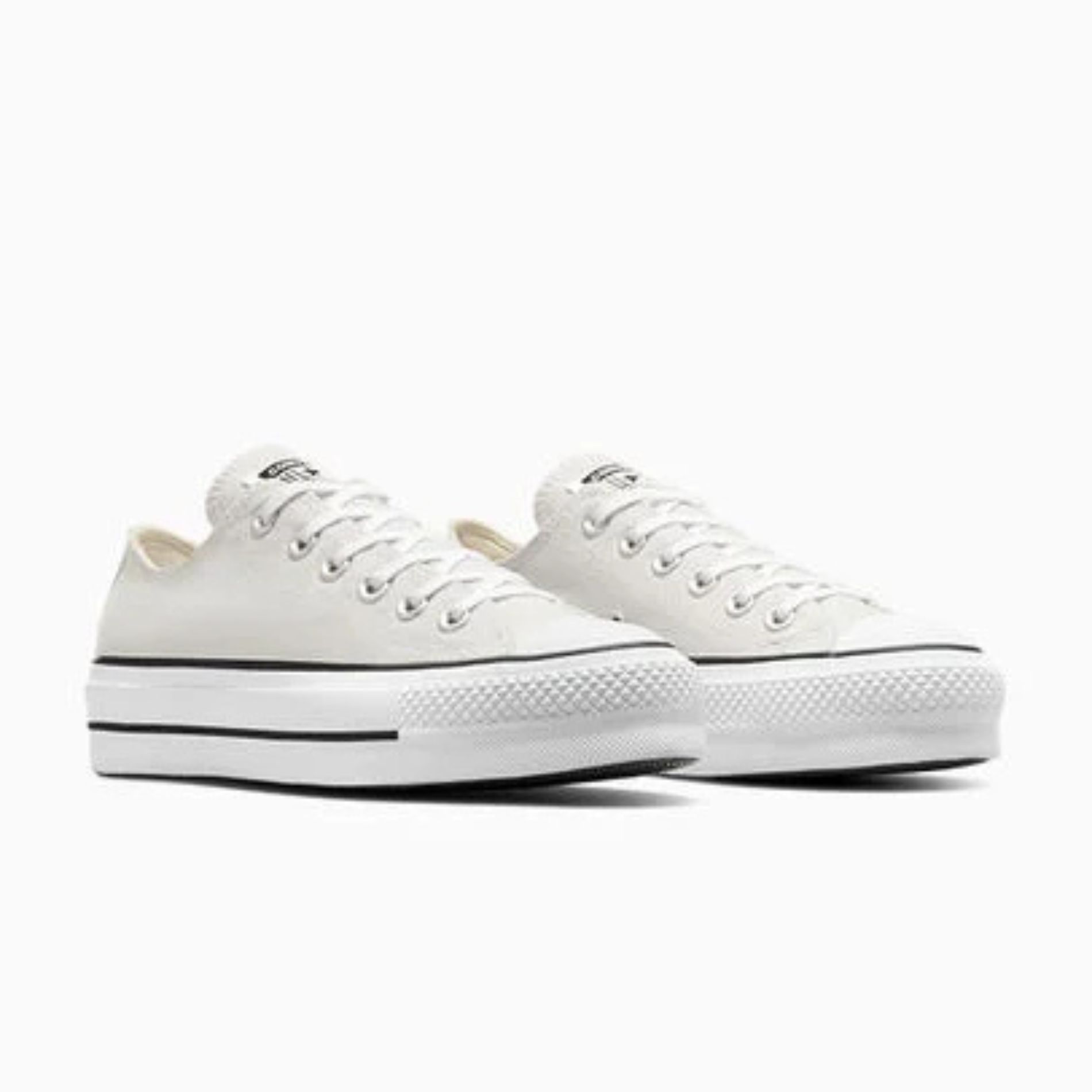 Women&#039;s shoe (Image via Converse)