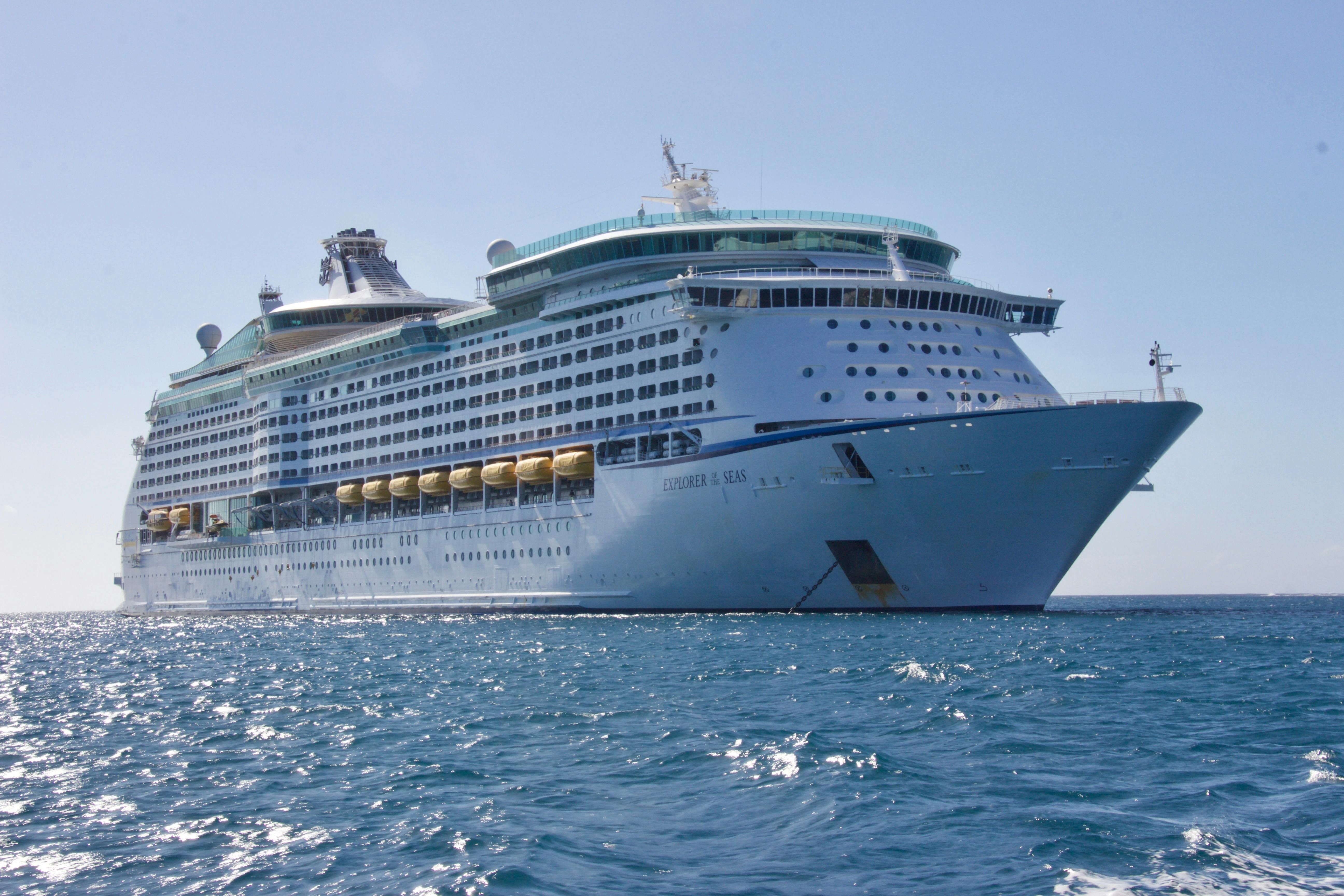 Cruise Ship (Image via Matthew Barra / Pexels)