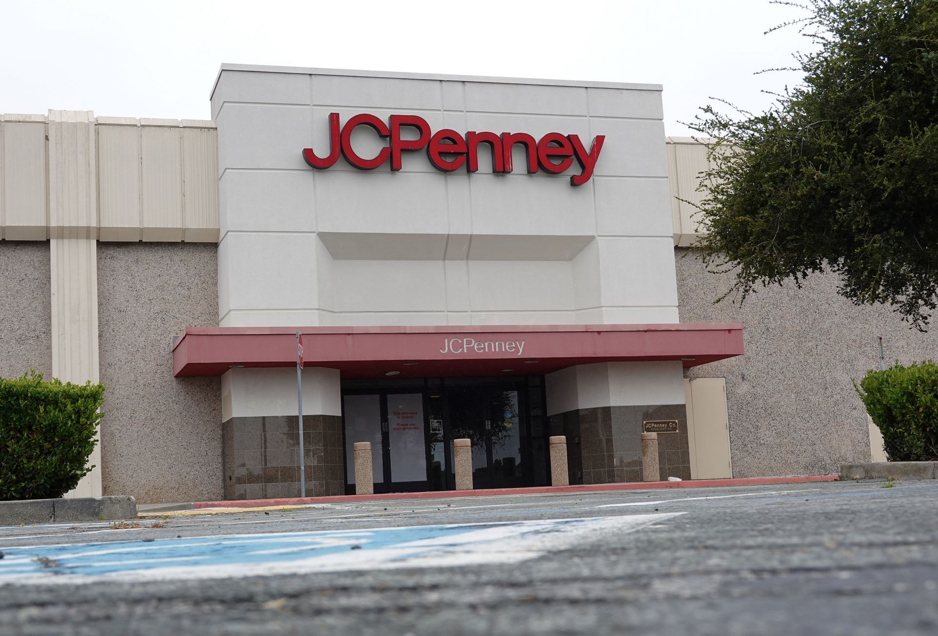 JC Penney To Invest $1 Billion To Update Stores, Website And Shopping Experience - Source: Getty