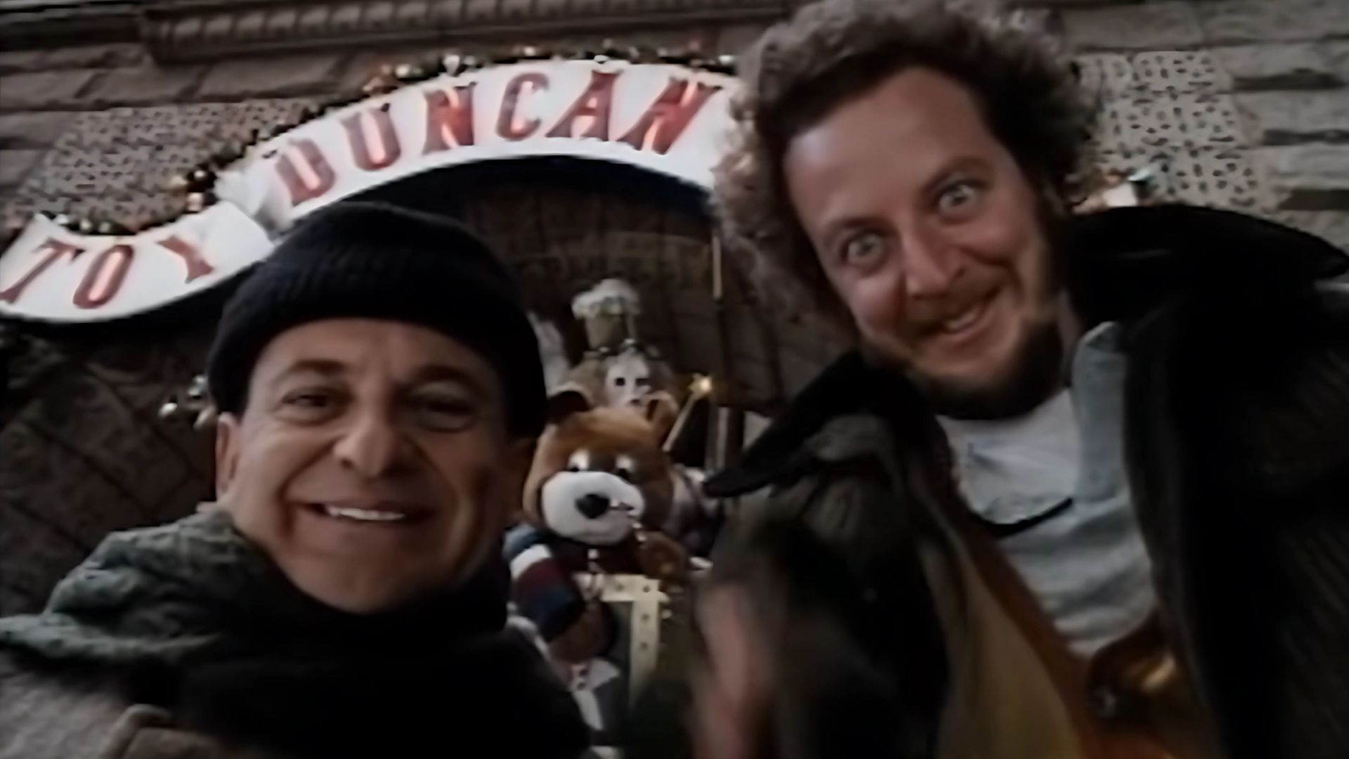 Kevin comes across the Wet Bandits again in the film. (via 20th Century Fox)