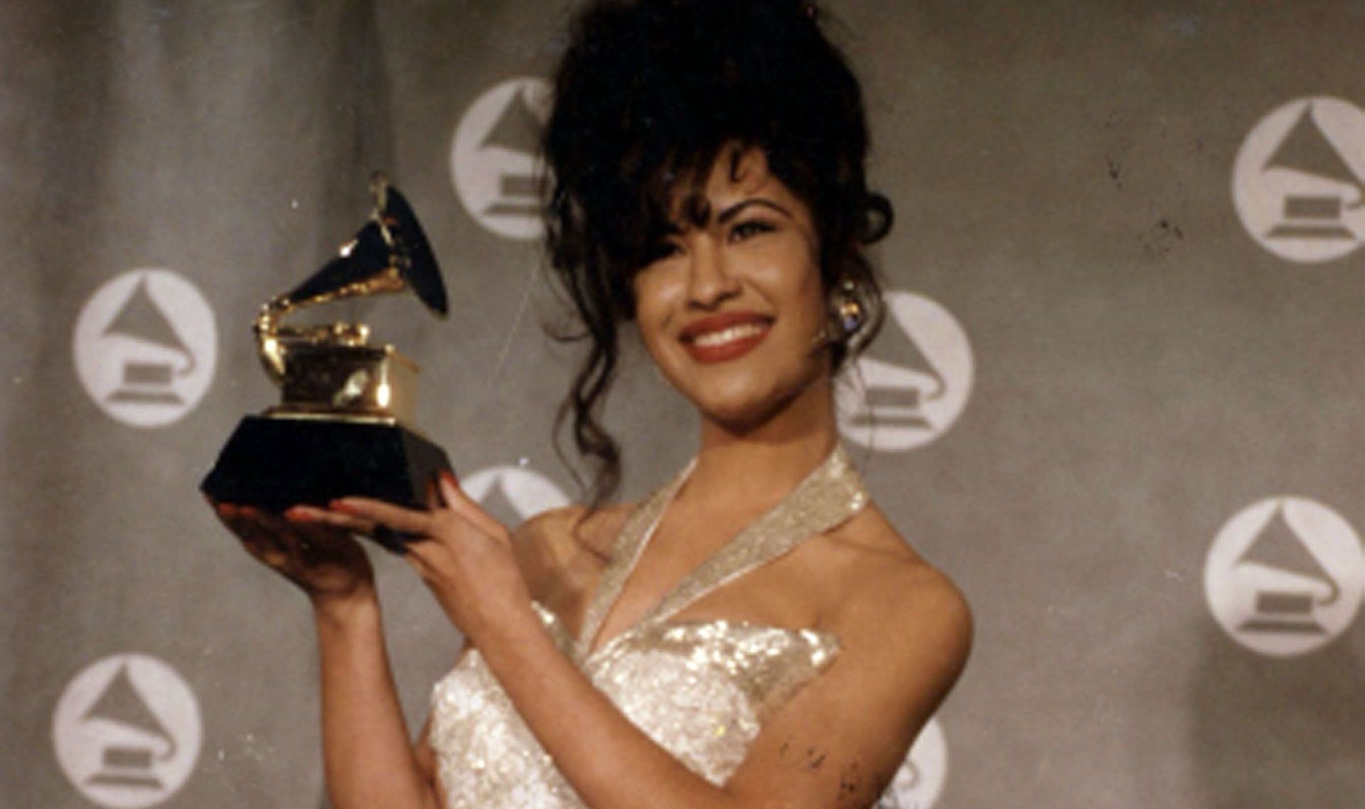 Selena Quintanilla with her Grammy for Best Mexican/American Album at the 36th Annual Grammy Awards in 1994. (Image via Getty/Arlene Richie)