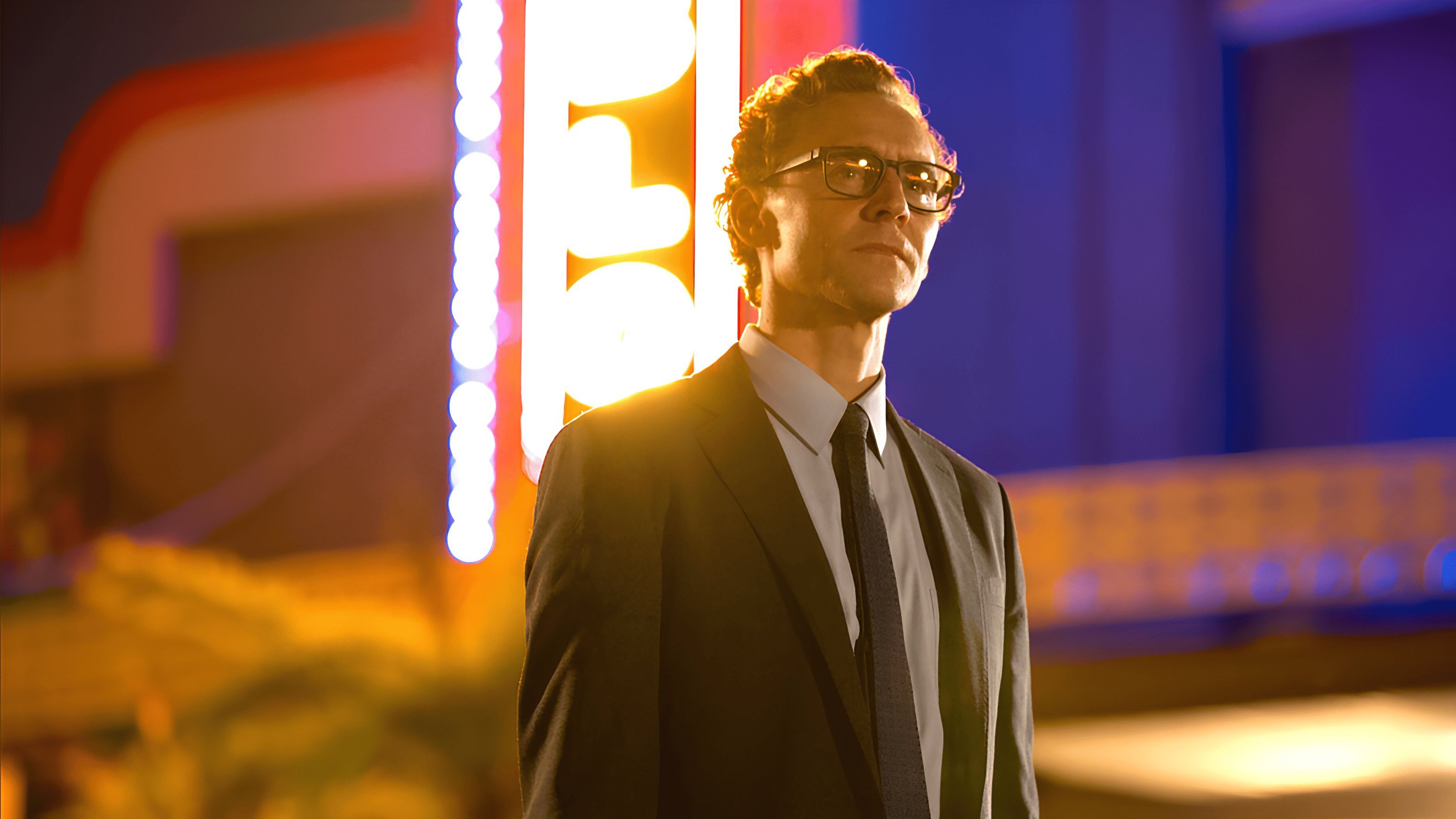 Tom Hiddleston as Chuck (Image via Instagram/@redroompix)