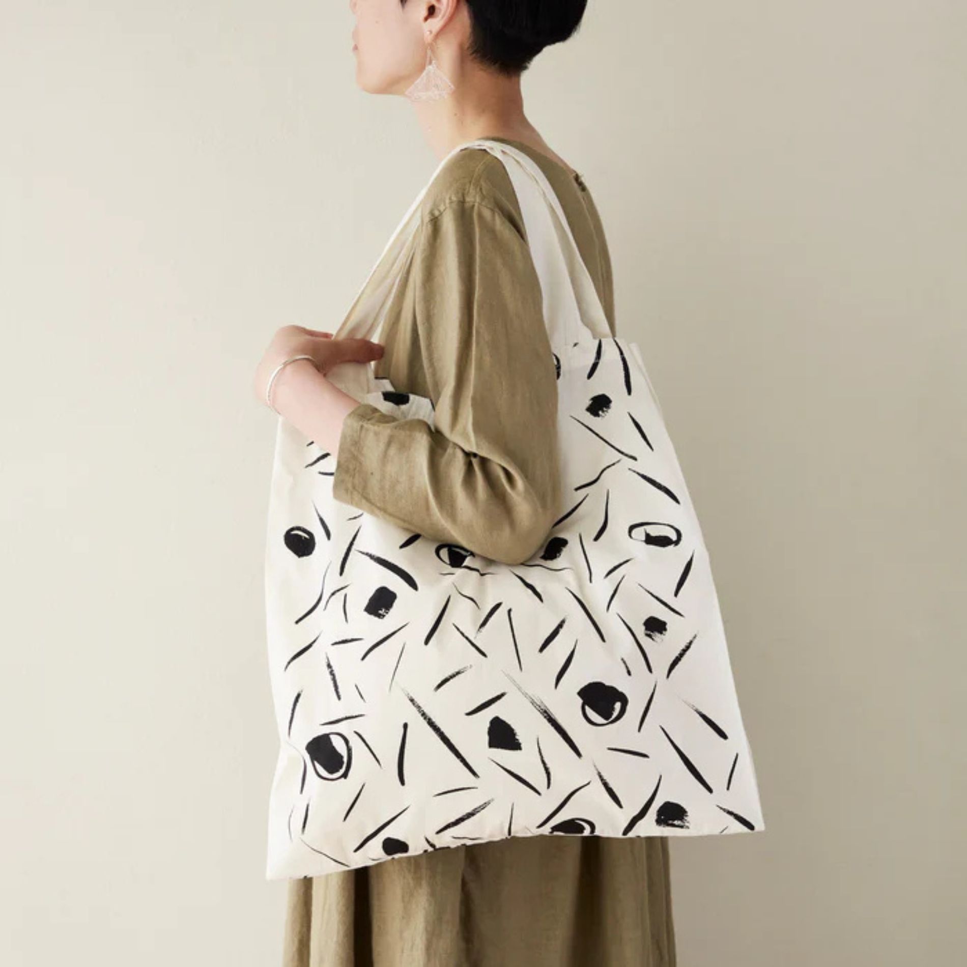 15% off on tote bags. (Image via MUJI)