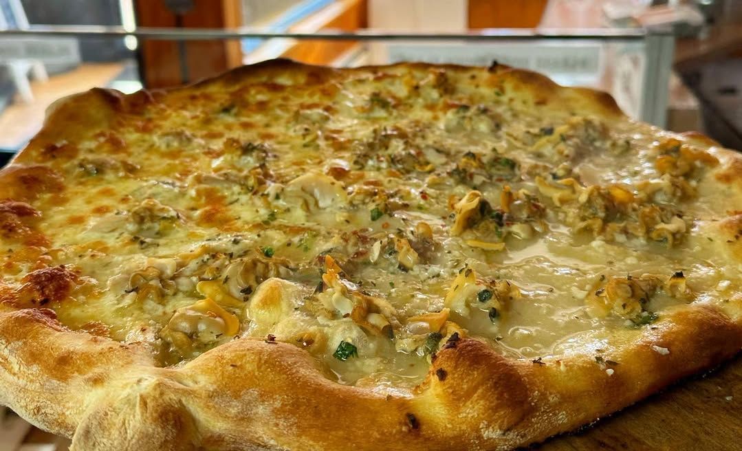 Clam Pizza from Zuppardi&#039;s Apizza. (Image via Instagram/@zuppardisapizza)