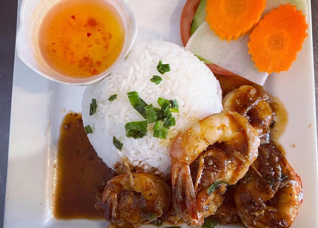 T&ocirc;m Rim jasmine rice dish from Le&#039;s Baguette.(Image via Instagram/@lesbaguettenola)