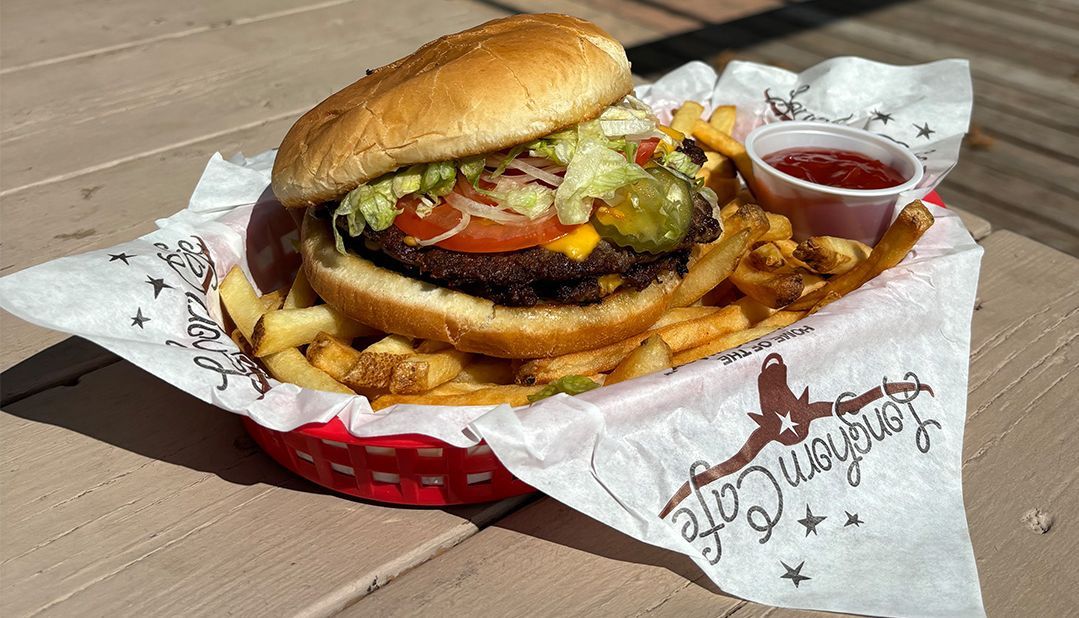 Burger from Long Horn cafe. (Image via Instagram/@longhorncafe)