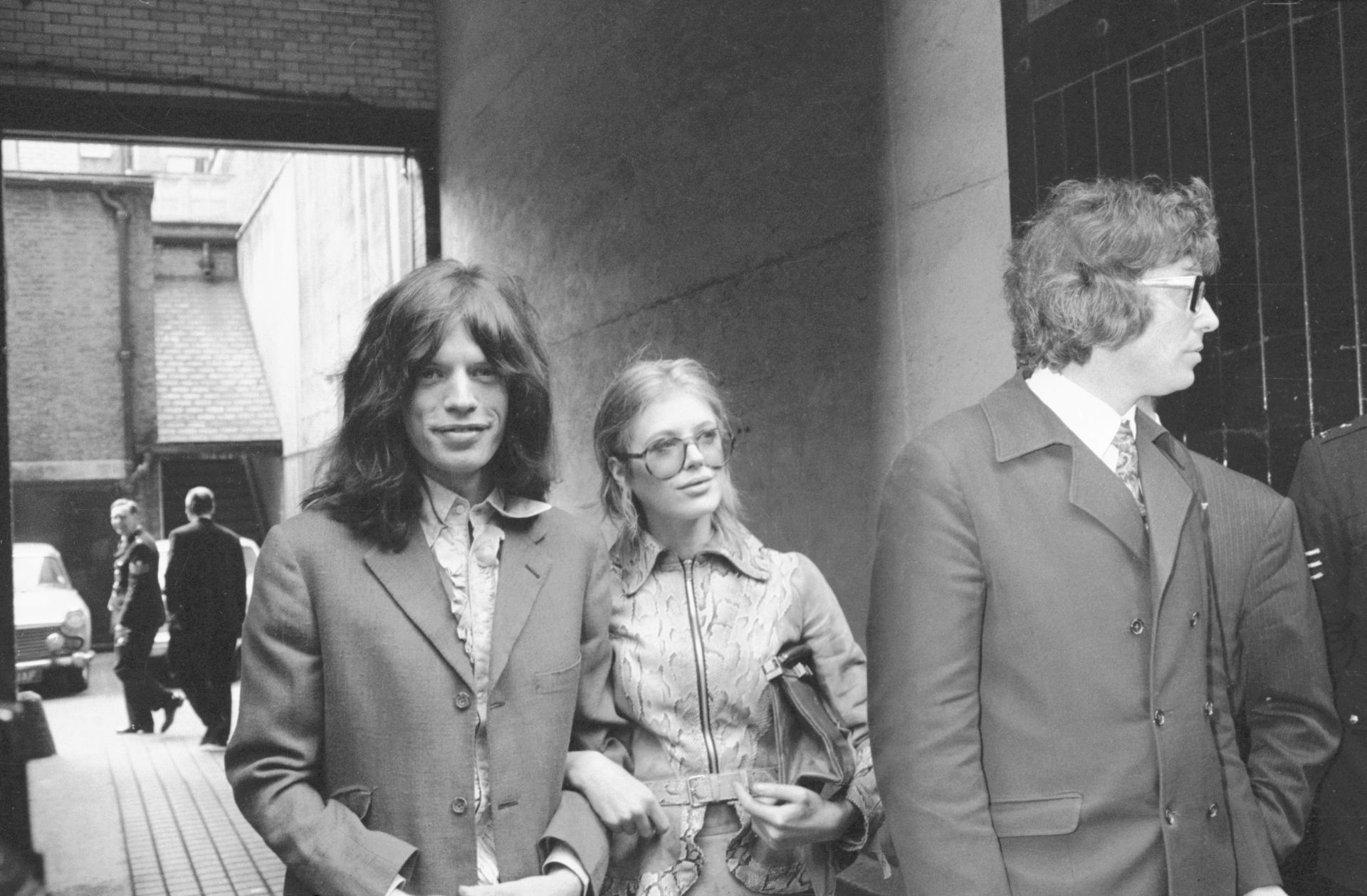 Rolling Stones: Mick Jagger and his girlfriend Marianne Faithful leave Marylebone magistrates court on 29th May 1969 aft - Source: Getty
