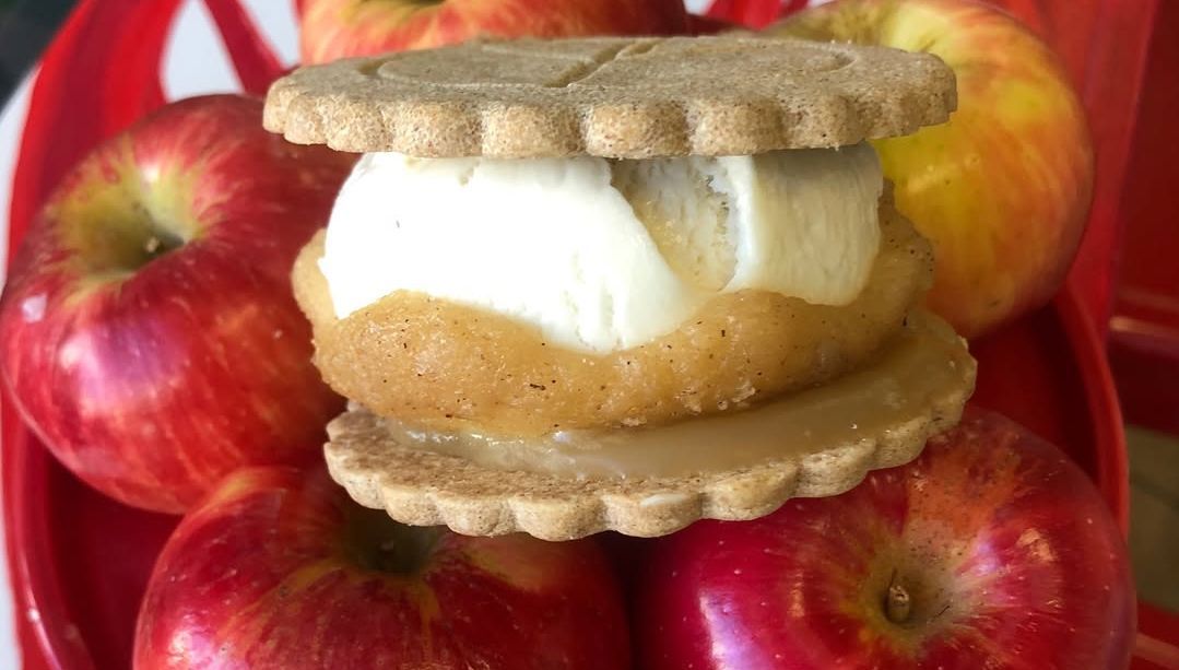 Caramel Apple Pie from Peace Pie Charleston. (Image via Instagram/@peacepiecharleston)