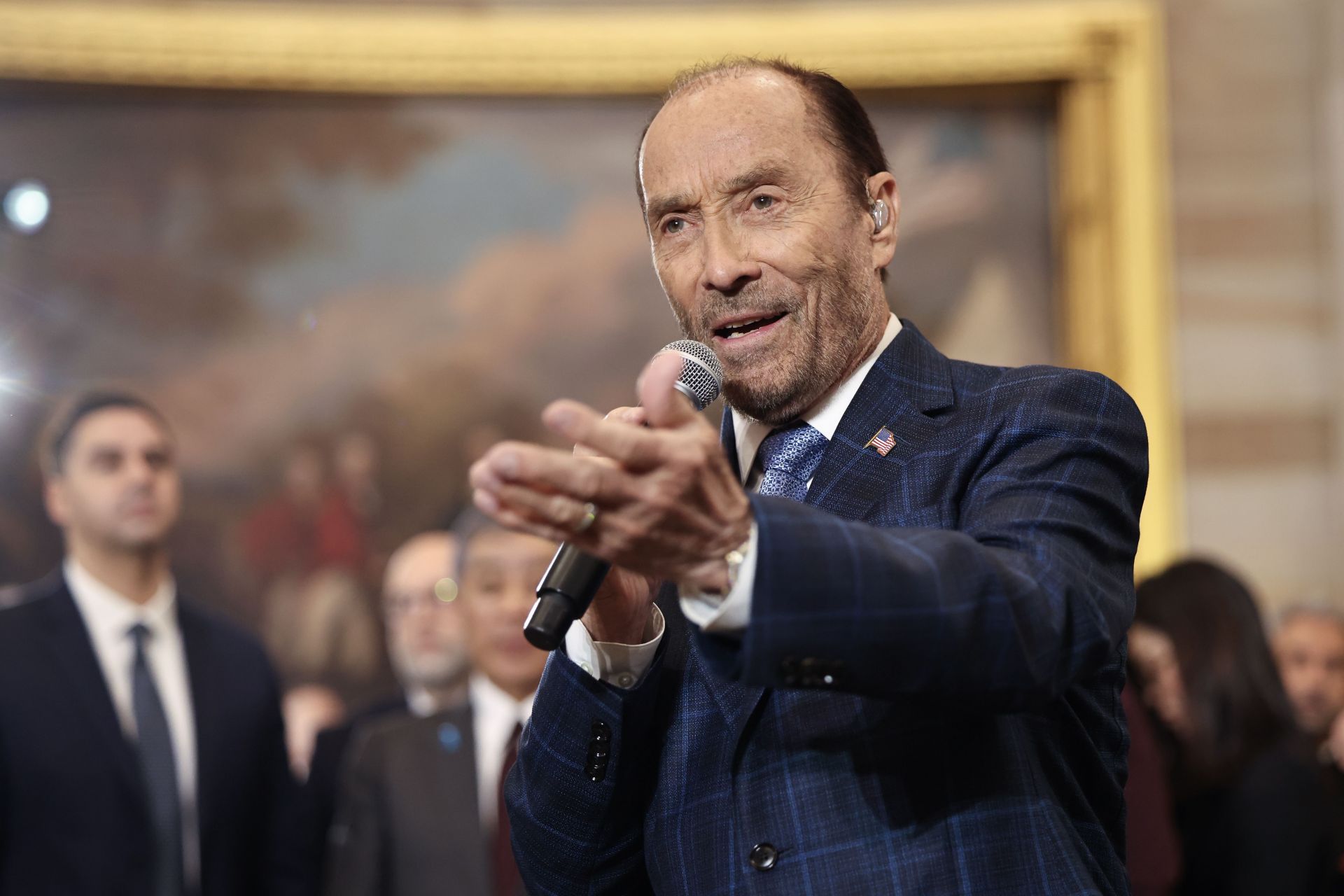 Greenwood singing &quot;God Bless The USA&quot; at the 60th inaugural ceremony (Image via Chip Somodevilla/Getty Images)