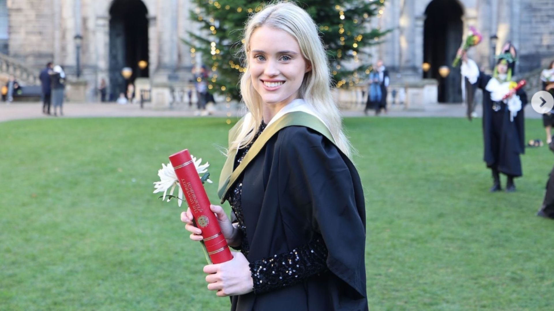 Thea got her Master&#039;s in neuropsychology in November (Image via Instagram/@thea_booysen)