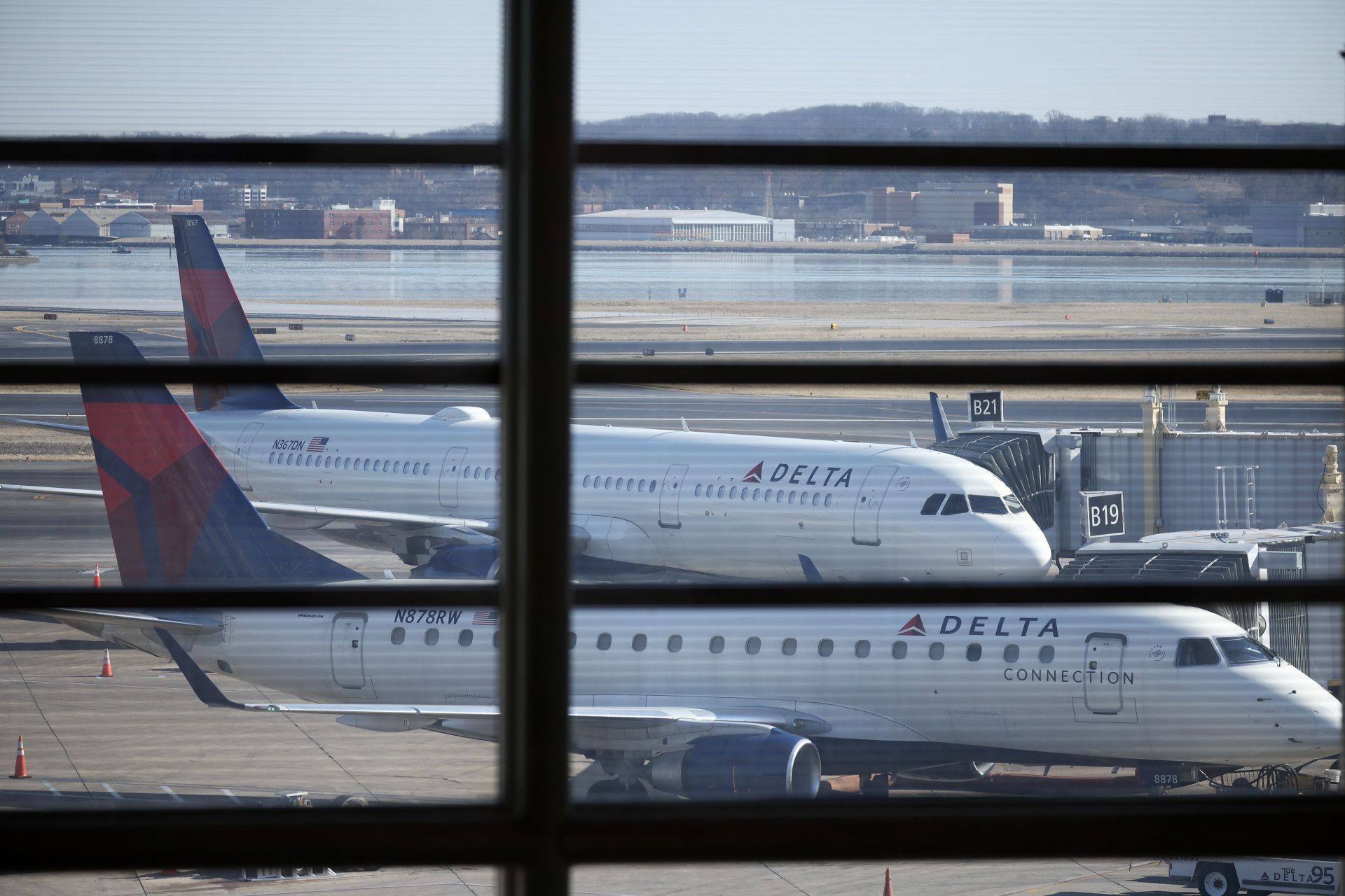 American Airlines Plane And Black Hawk Helicopter Crash Near Reagan National Airport - Source: Getty