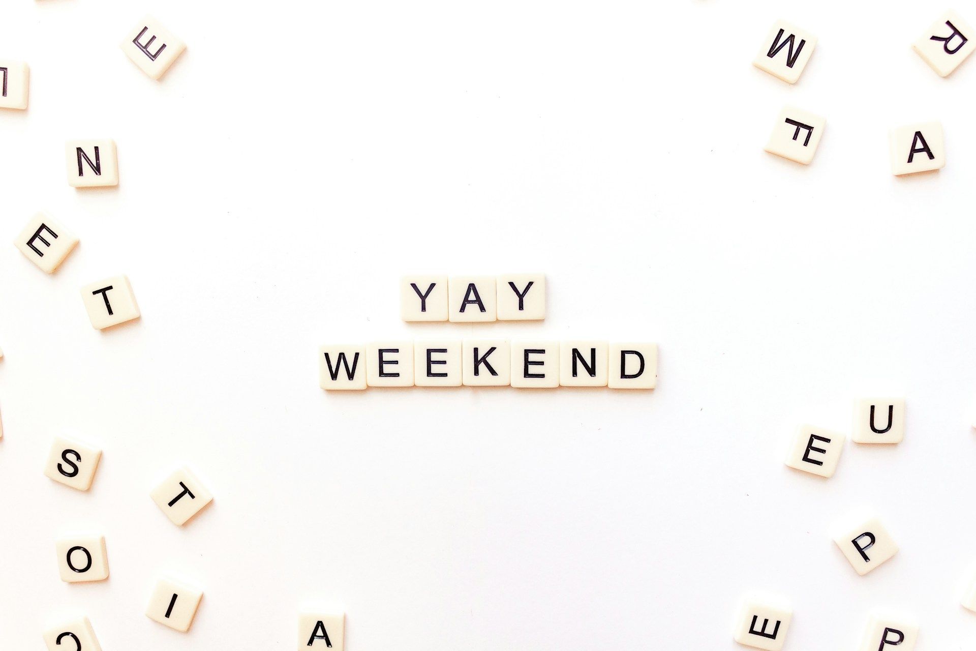 15 &lsquo;Lazy weekend&rsquo; memes that perfectly capture the vibe (Image via Unsplash/Sincerely Media)