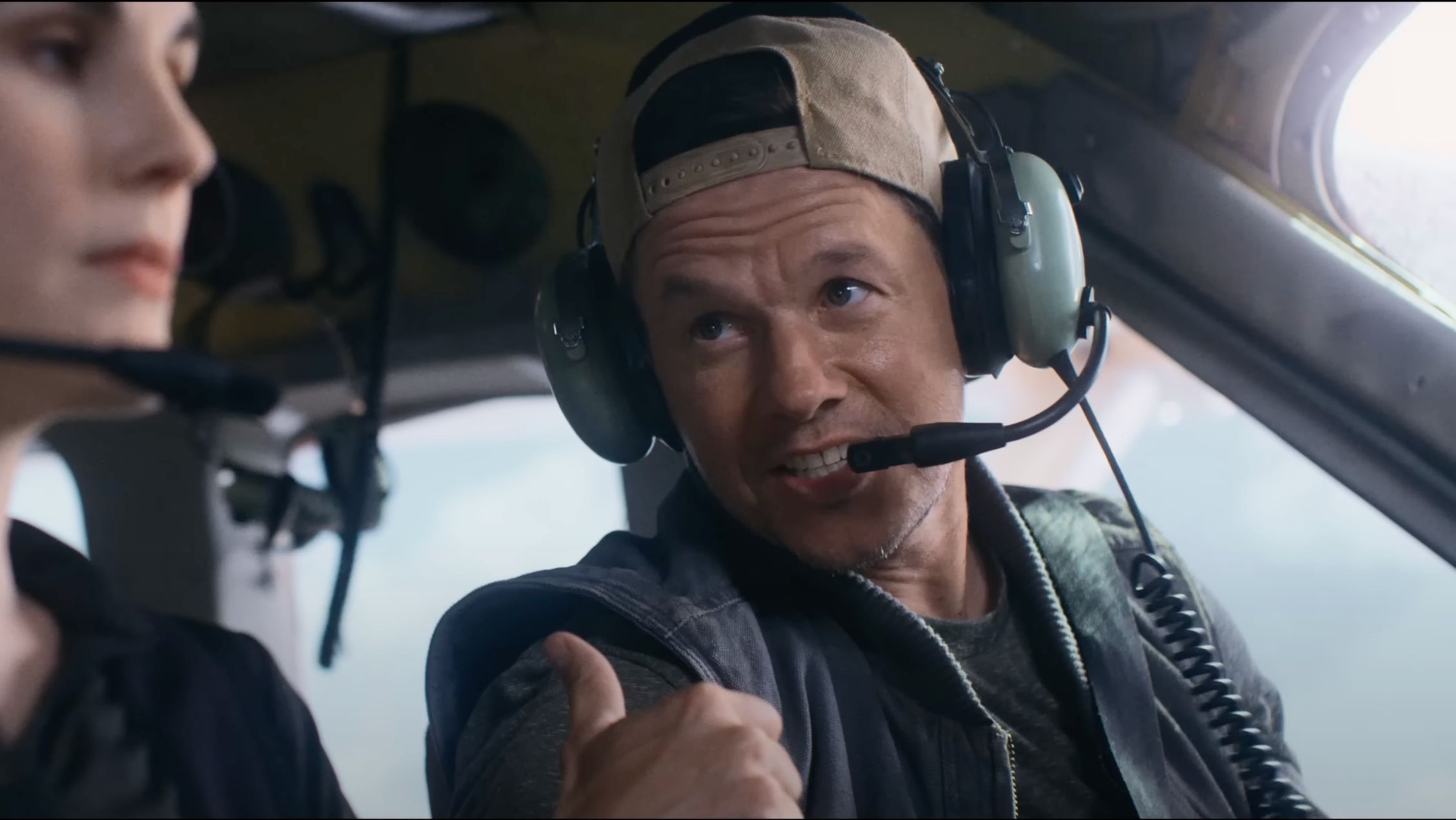 A still from the Flight Risk trailer (Image via YouTube/@LionsgateMovies)