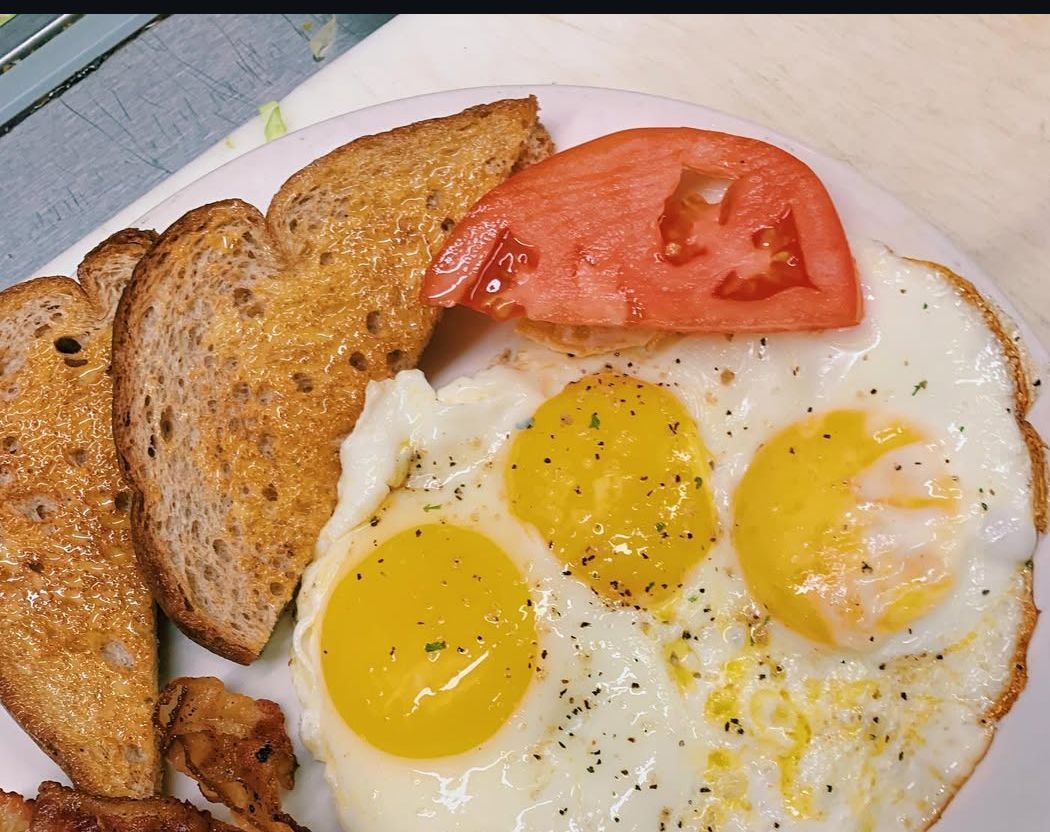 Breakfast from Frady&#039;s (Image via Instagram/@fradysonestop)