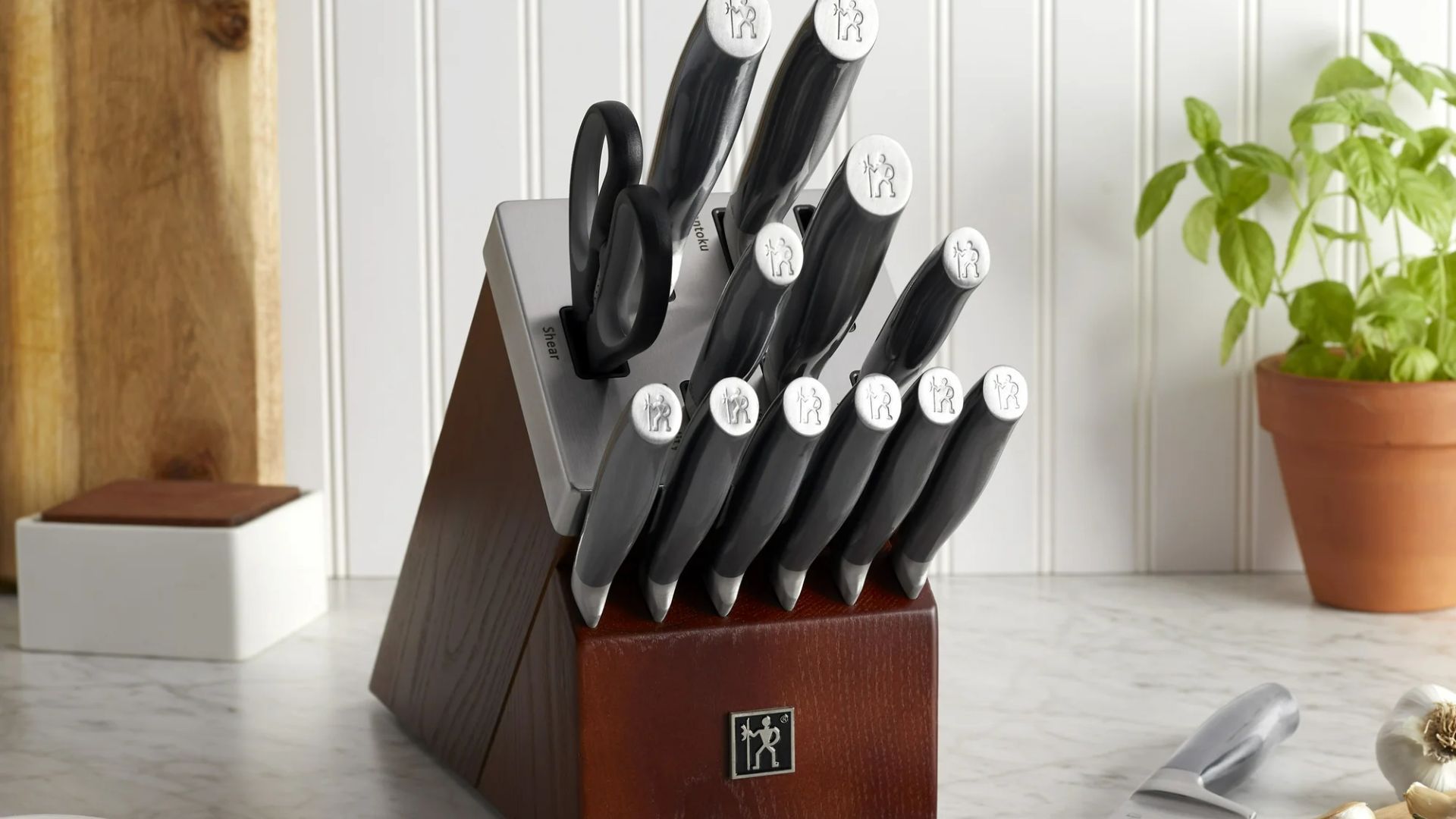 J.A. Henckels 14-pc Self-Sharpening Knife Block Set (Image via Walmart)