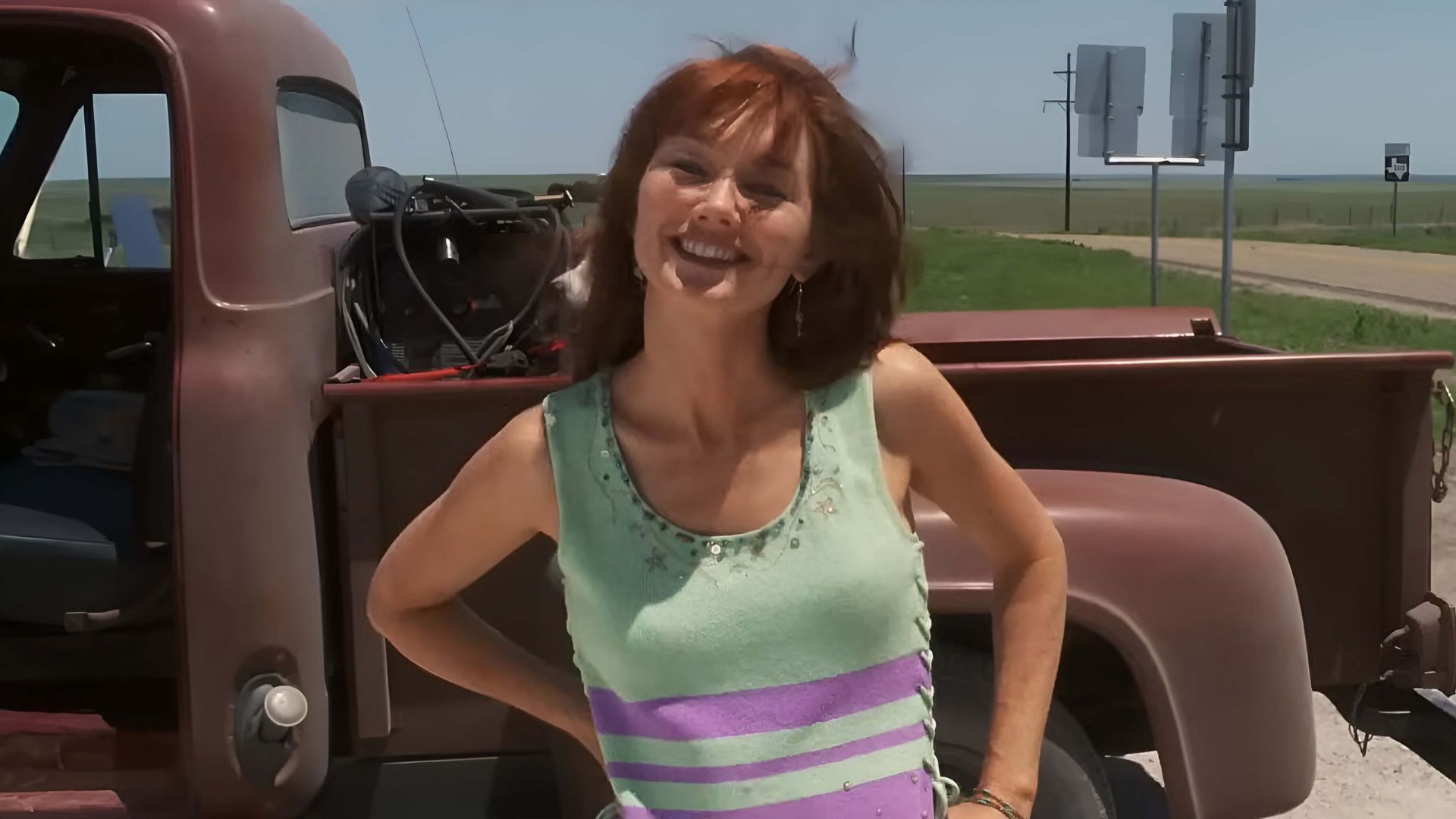 Lari White played Bettina in Cast Away who passed away in 2018. (via 20th Century Fox)