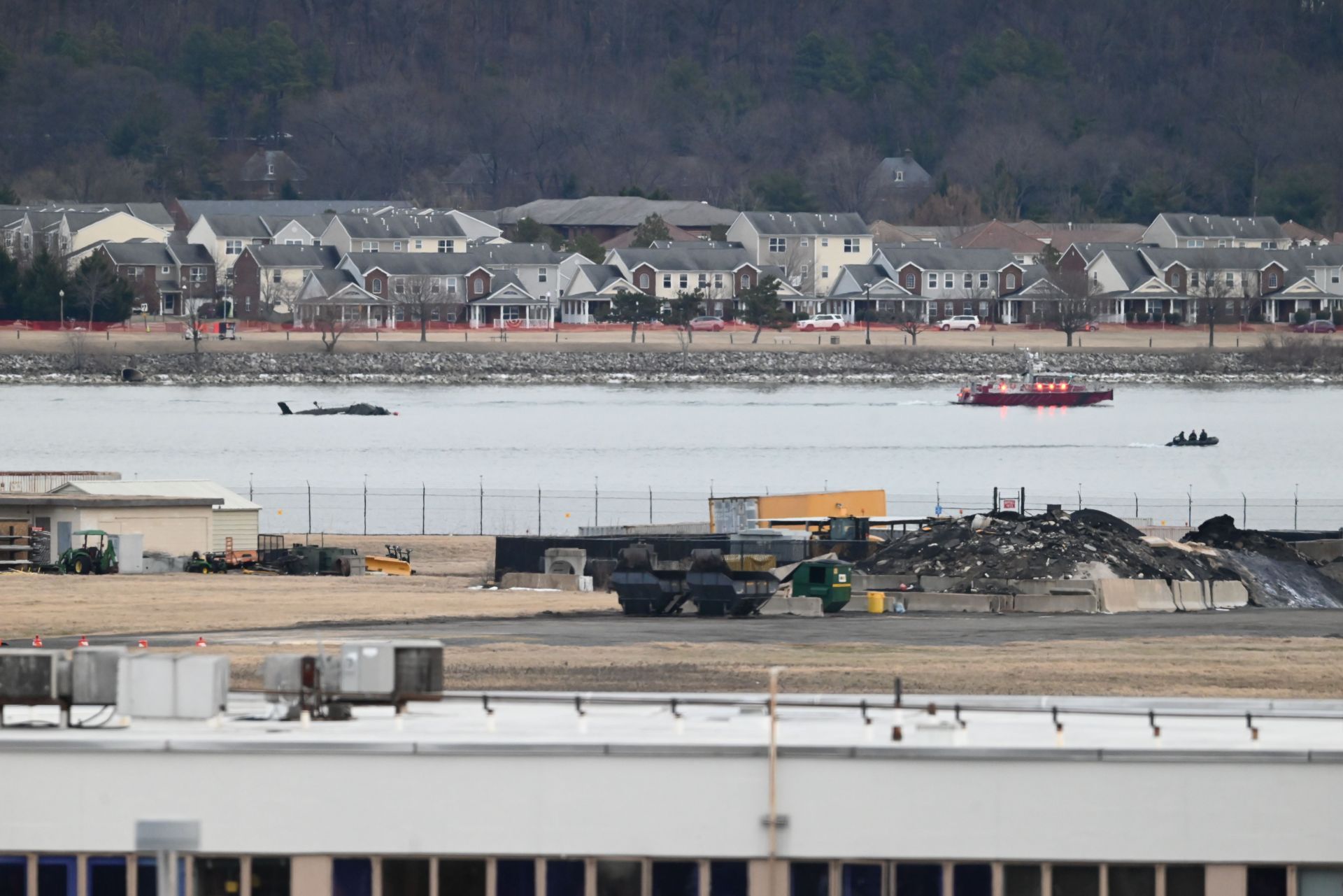 Plane collides with military helicopter in mid-air near US capital - Source: Getty