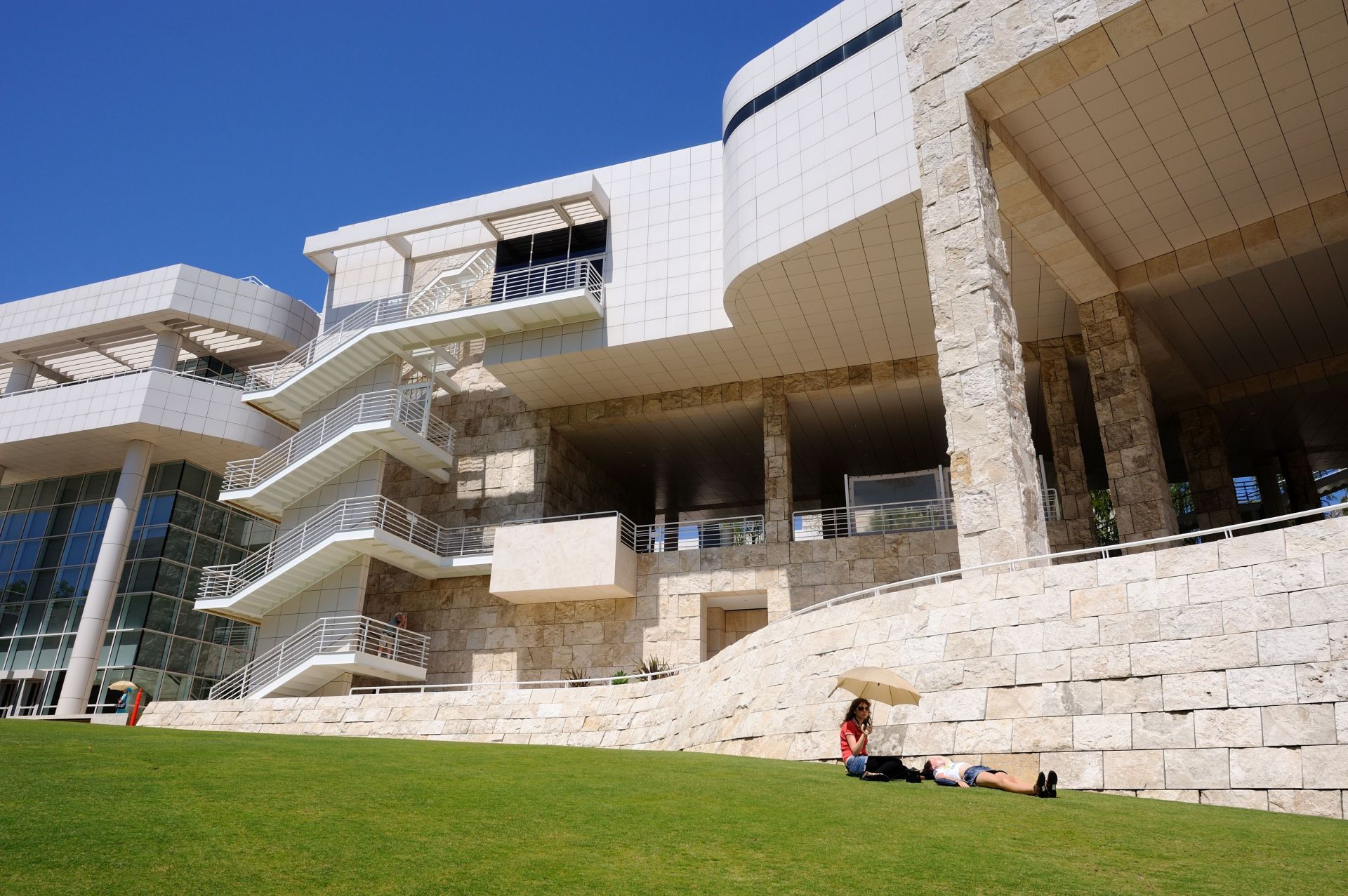 The Brentwood campus of the Getty Museum is well-known for its fire-resistant landscaping (Image via Fr&eacute;d&eacute;ric Soltan/Corbis/Getty Images)