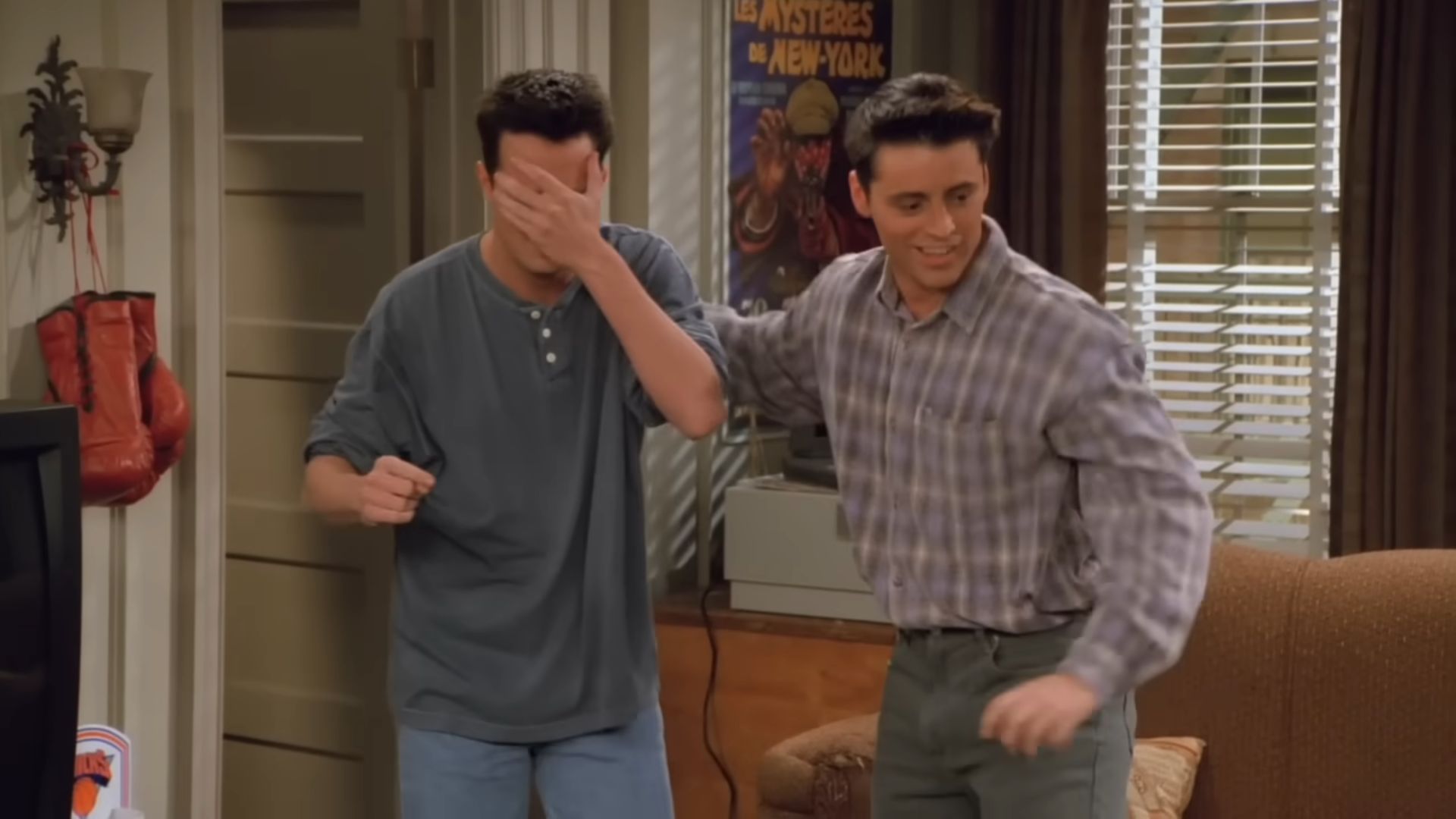 Joey was always there for Chandler (Image via Netflix)