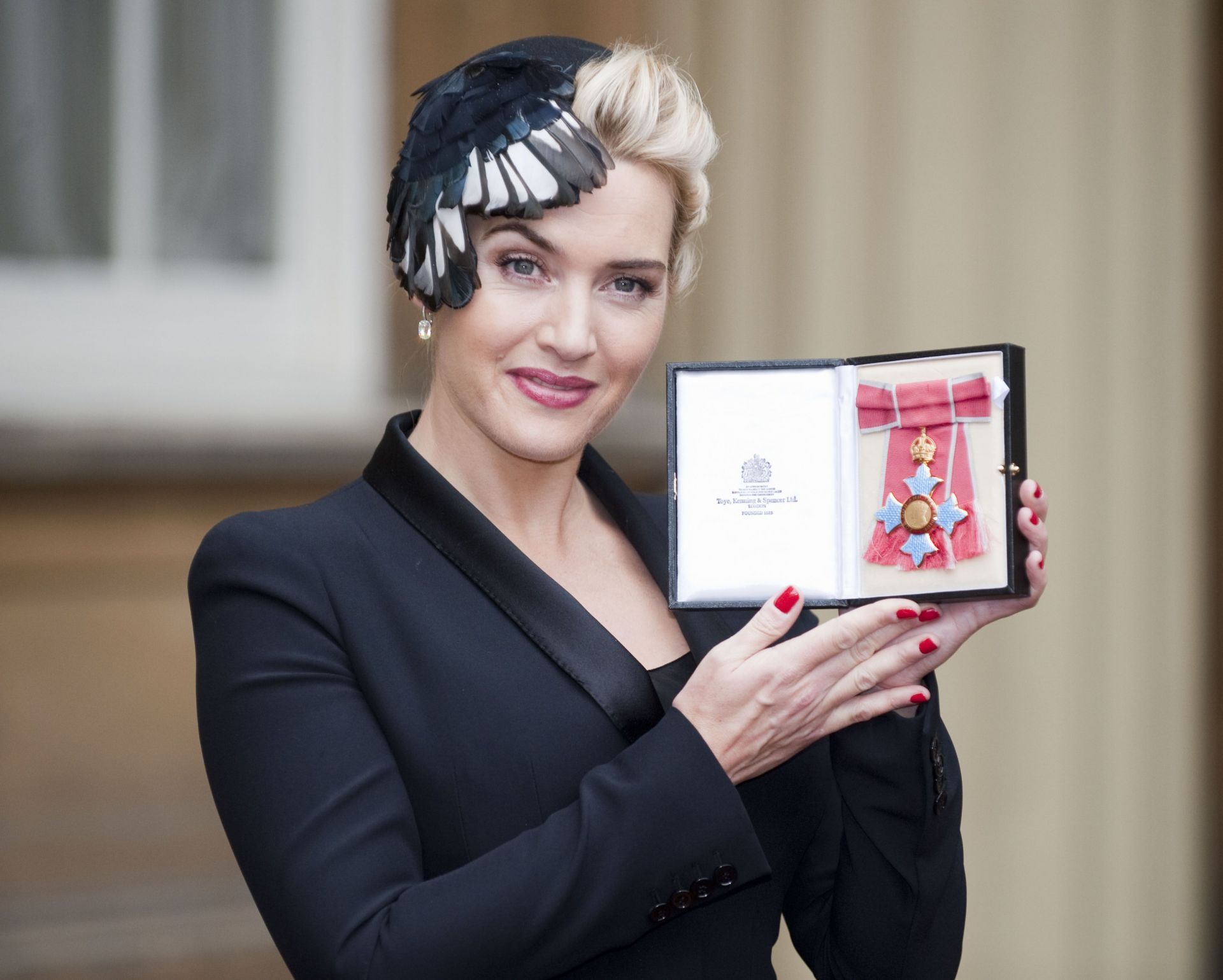 Kate Winslet, Investitures at Buckingham Palace - Source: Getty