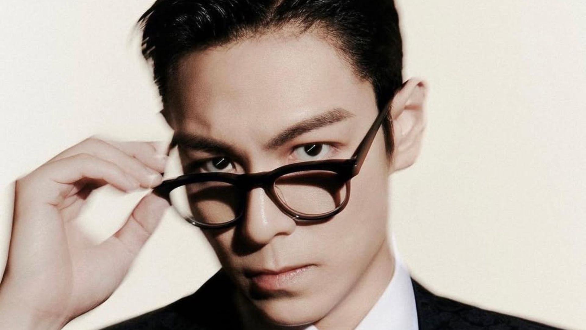 Seung-hun/T.O.P (image via Instagram/@ttt)