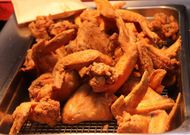 3 pcs wing dinner with two sides from K&K Soul Food. (Image via Instagram/@kksoulfood)