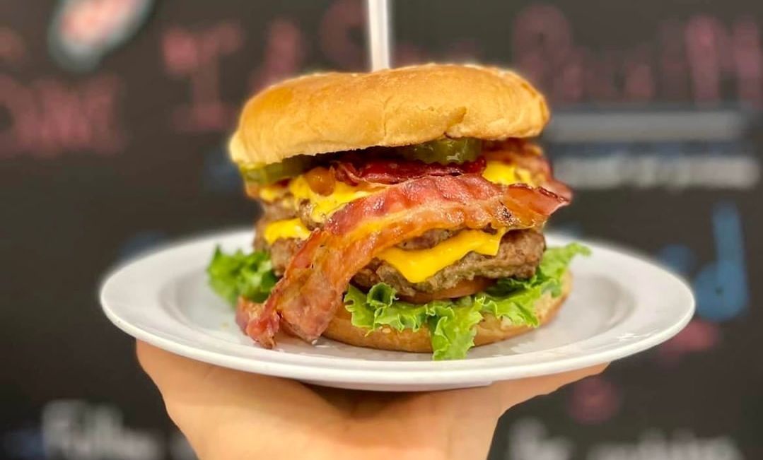 Cheeseburger from Ye Ole Fashioned CHS. (Image via Instagram/@yeolechs)