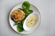 Crab Cakes are easy yet flavorsome (Image via Getty)