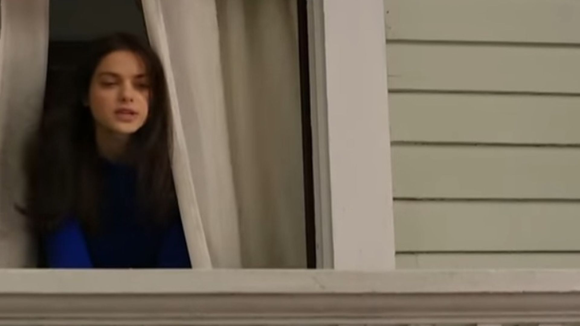 Odeya Rush as Hannah Parker in Goosebumps&#039; 2015 movie (Image Via YouTube/Sony Pictures Entertainment)