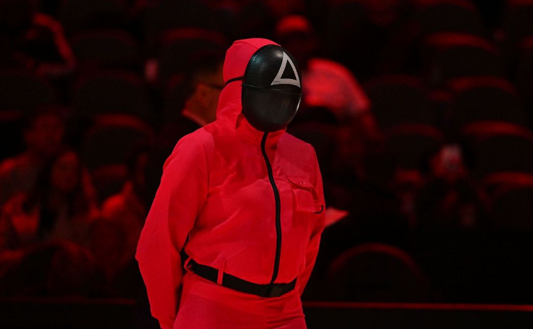 Squid Game uniform colors: Red vs Pink, Explained