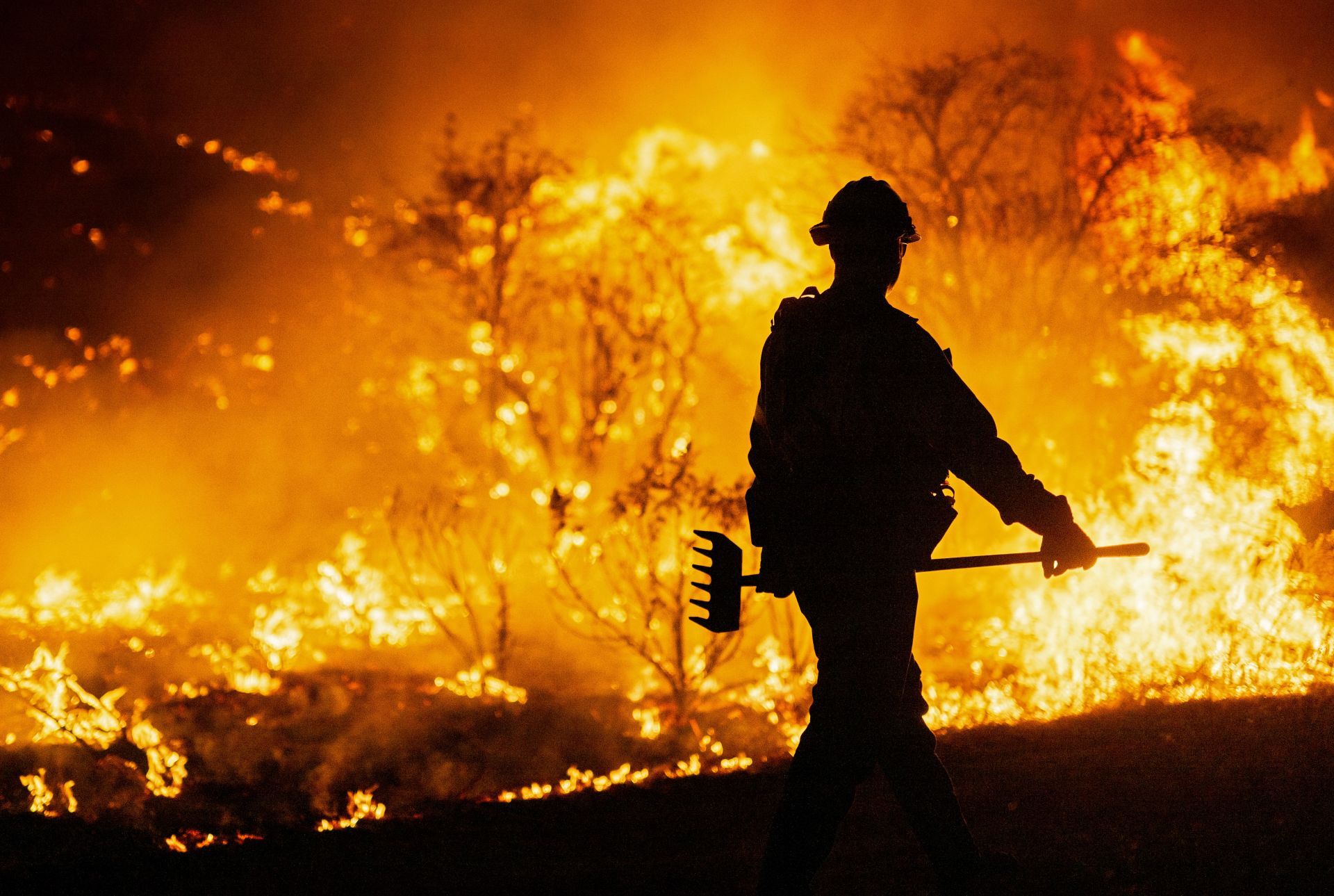 Rapidly Growing Hughes Fire North Of Los Angeles Forces Evacuations - Source: Getty