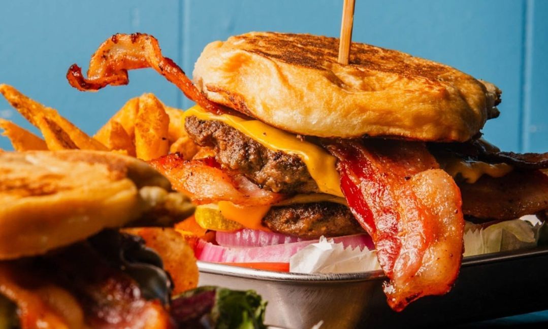 Burger from Biff Buzby&rsquo;s Backyard. (Image via Instagram/@biffbuzbysbackyard)