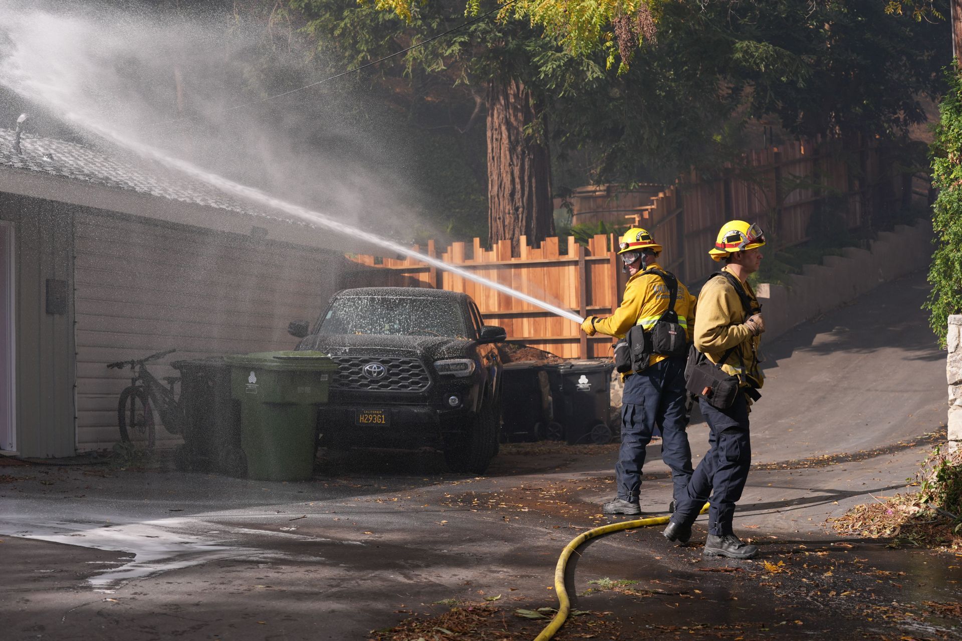 Wildfires in Mandeville Canyon, LA - Source: Getty