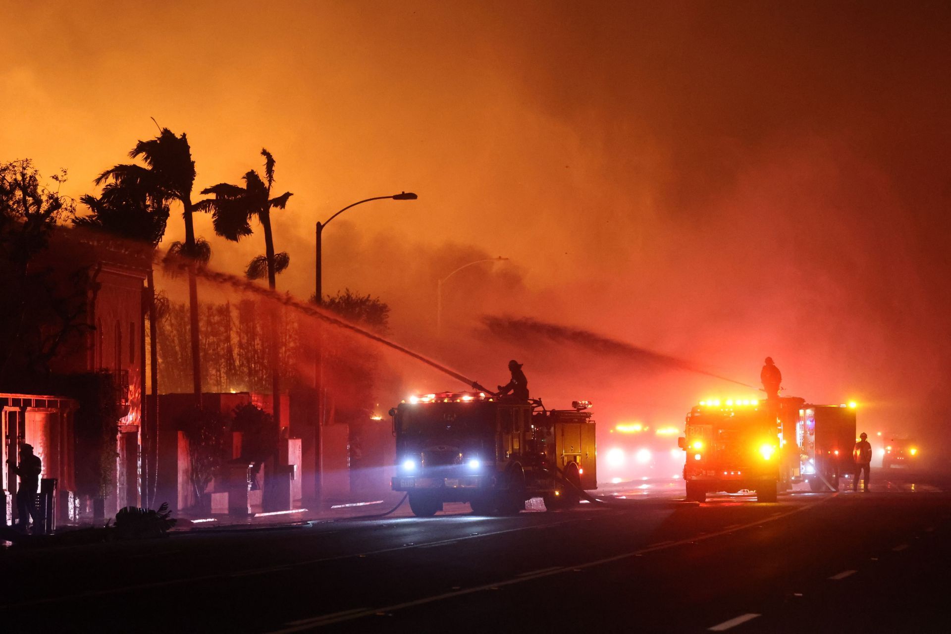 Firefighters continue battling Palisades fire in Los Angeles as flames rage out of control - Source: Getty