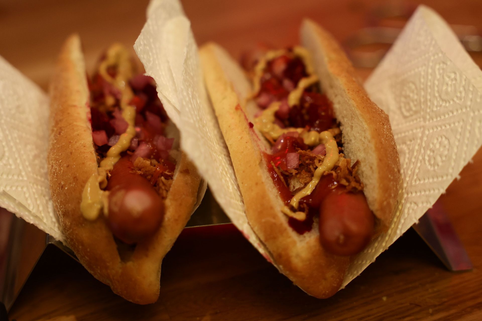 Crunchy hot dogs (Image via Getty)