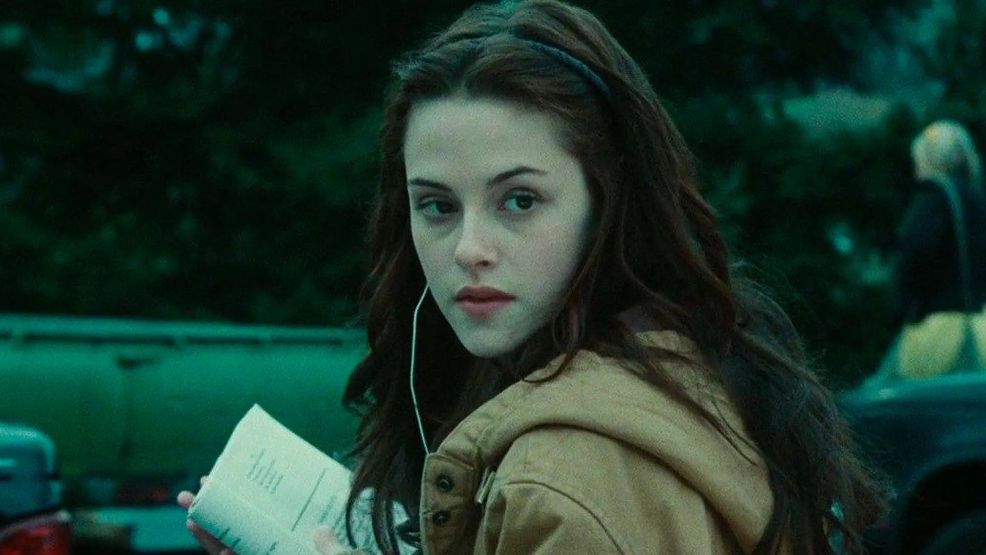 Kristen Stewart as Bella in the Twilight series. Image via Netflix