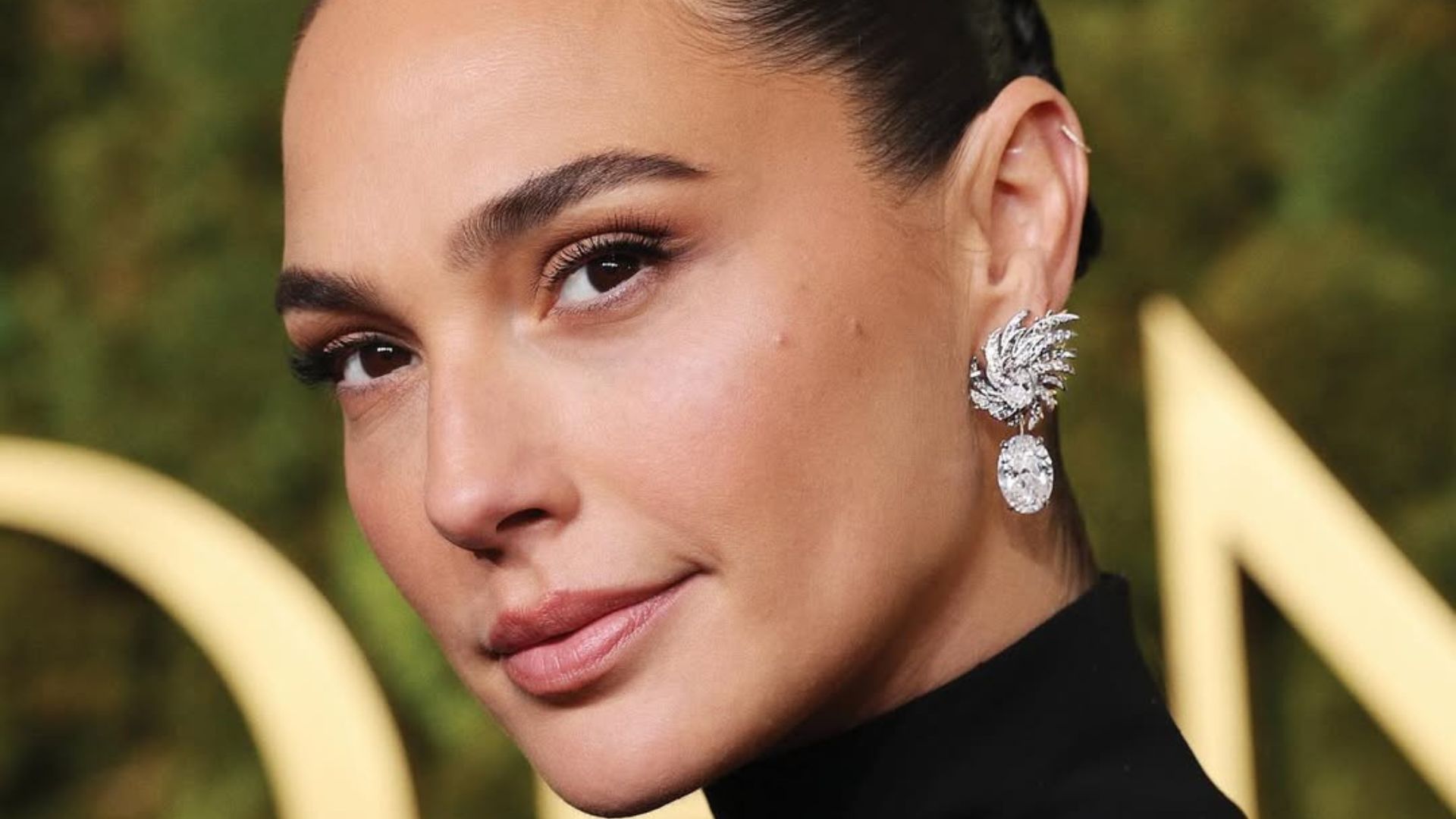 Gal Gadot (Image via Instagram/@tiffanyandco)